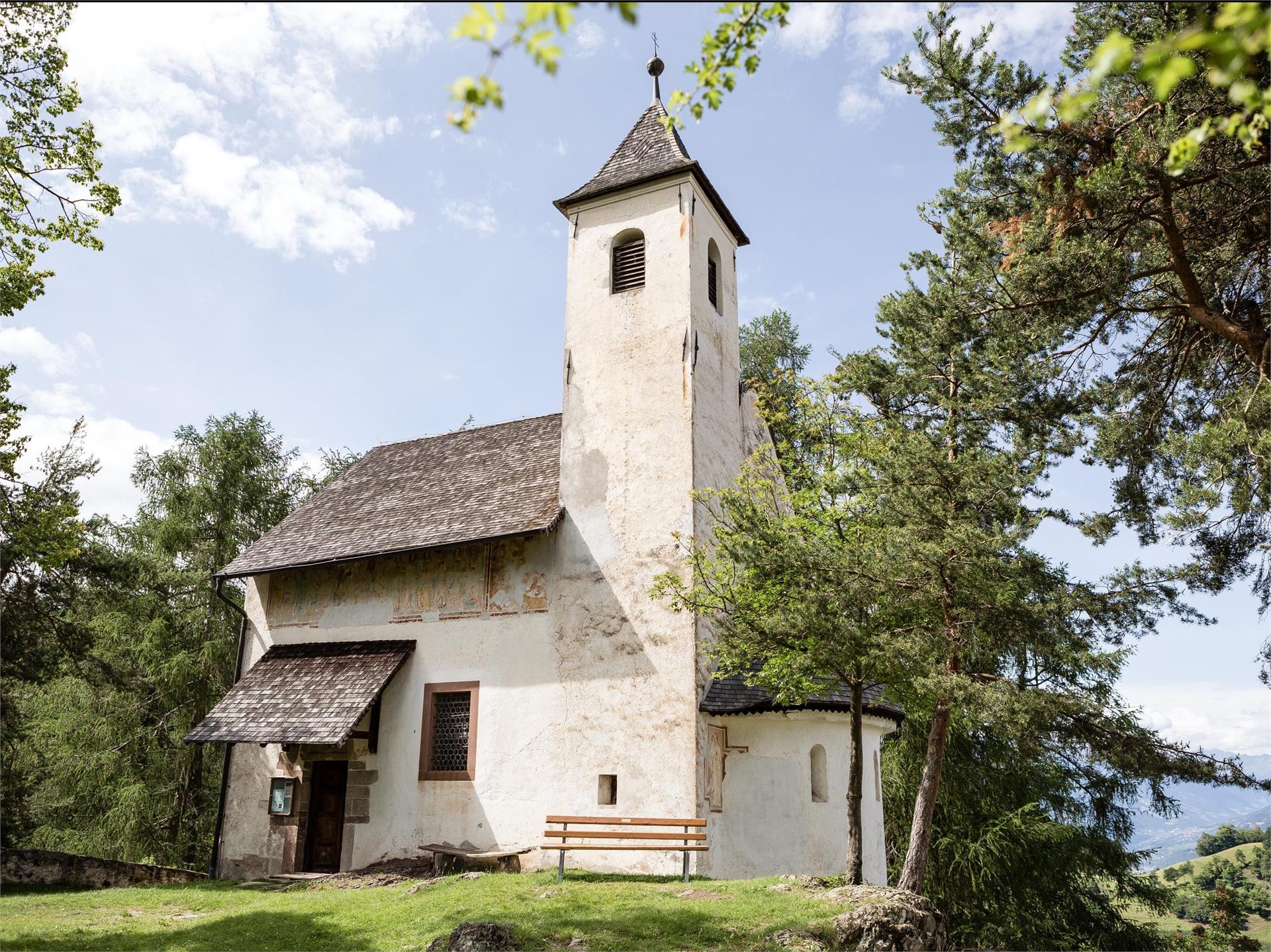 Von Prissian zur St. Jakob Kirche in Grissian Tisens 1 suedtirol.info