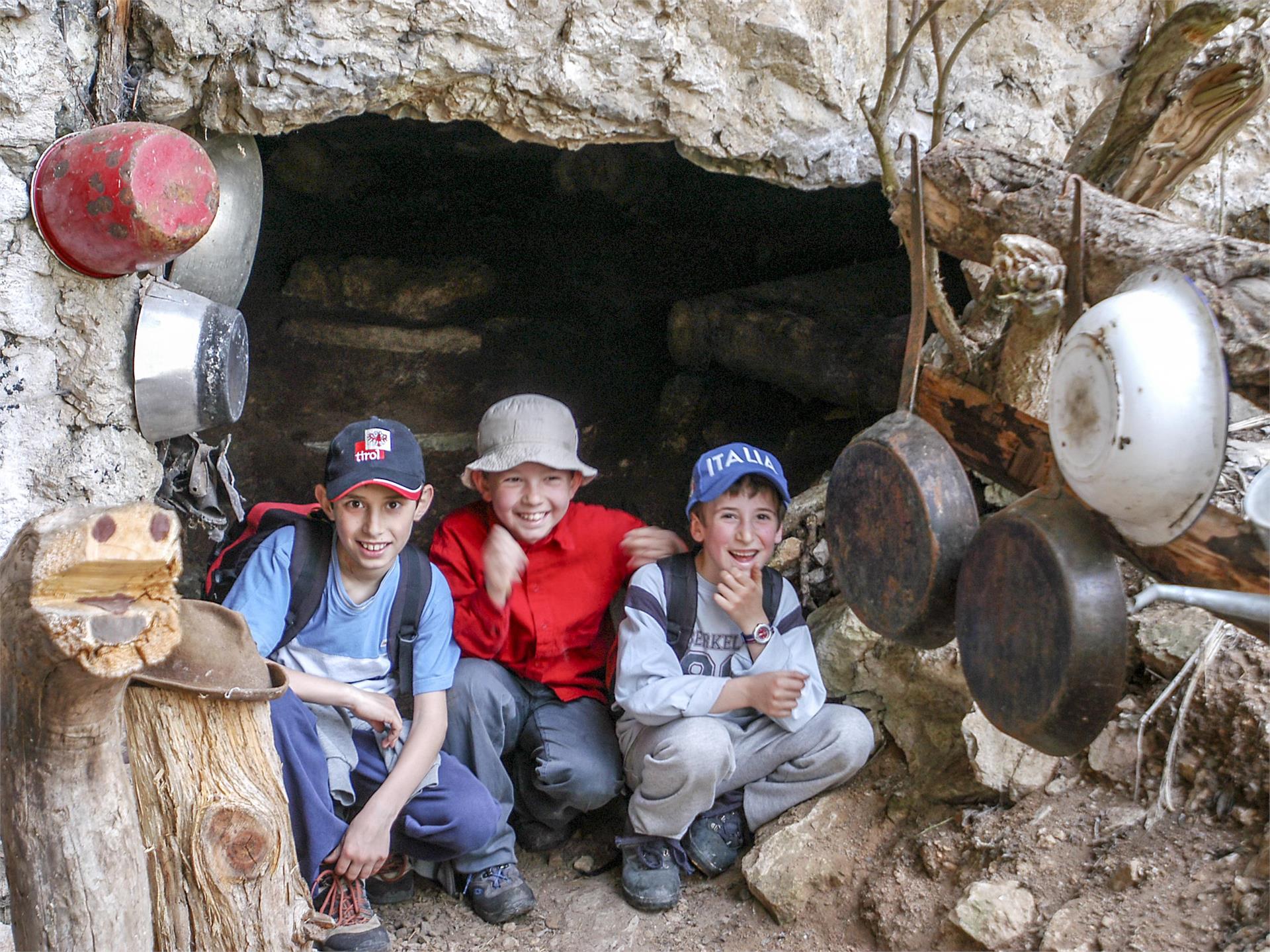 Vom Völser Weiher zur Migg Höhle Völs am Schlern 2 suedtirol.info