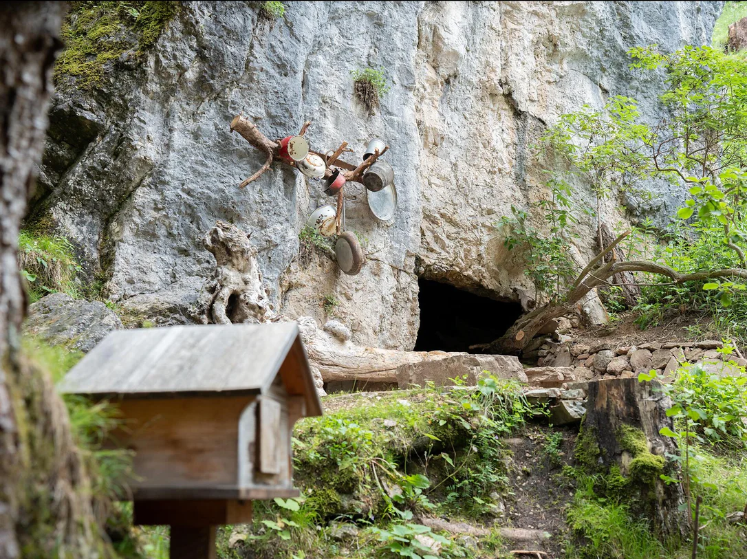 From the Völser Weiher lake to the Migg Cave