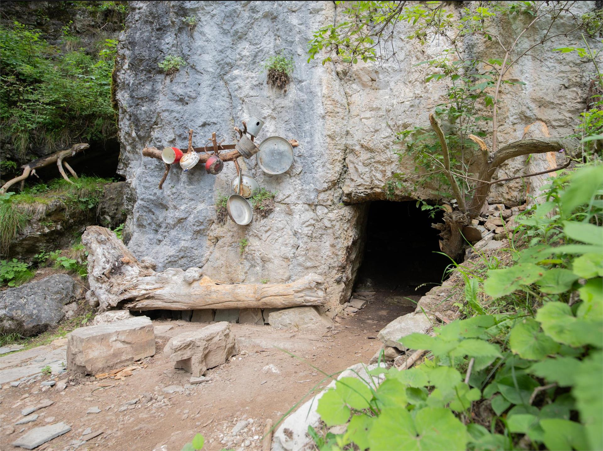 Vom Völser Weiher zur Migg Höhle Völs am Schlern 3 suedtirol.info