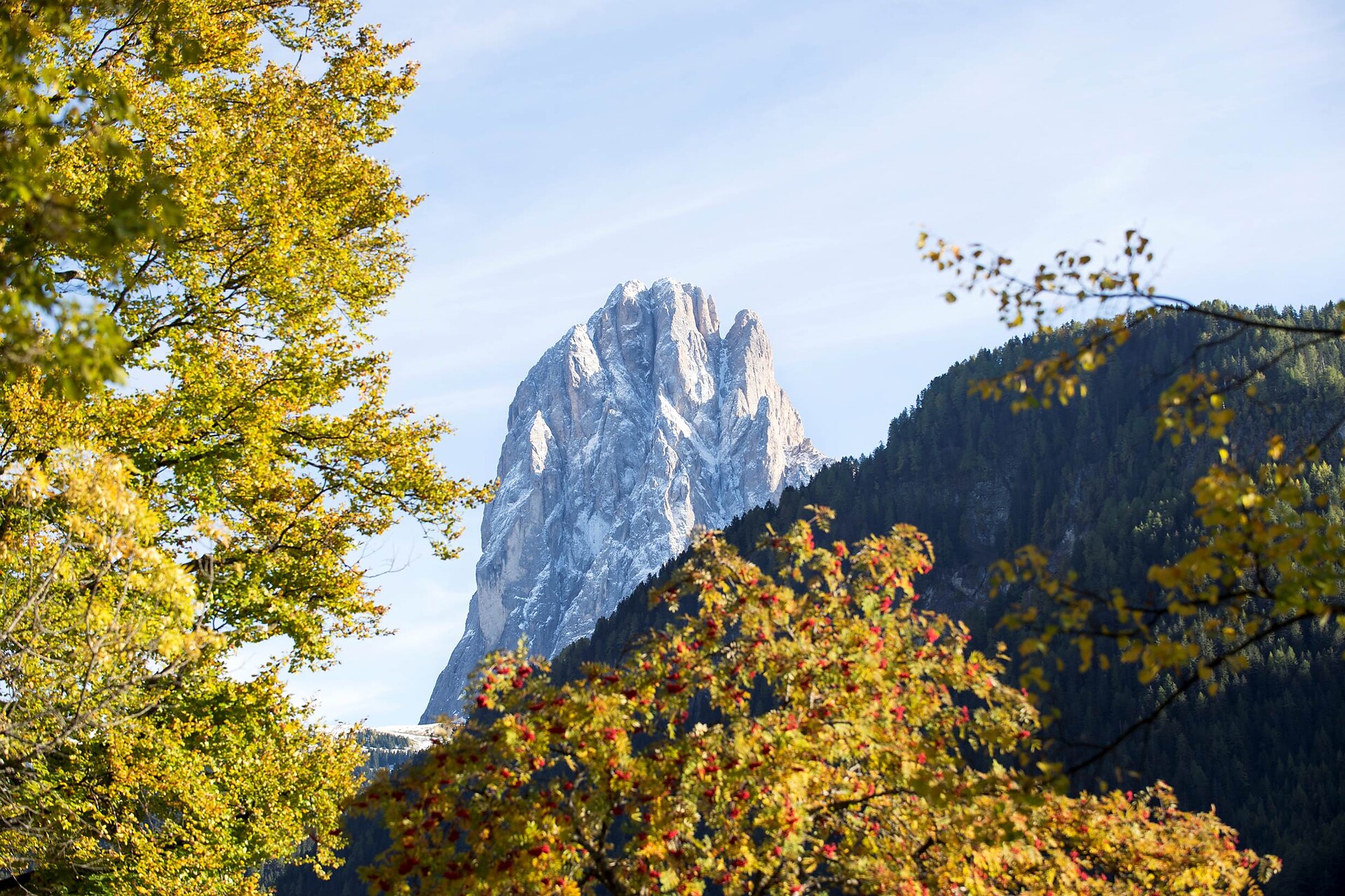 Der Fernblick auf den Langkofel