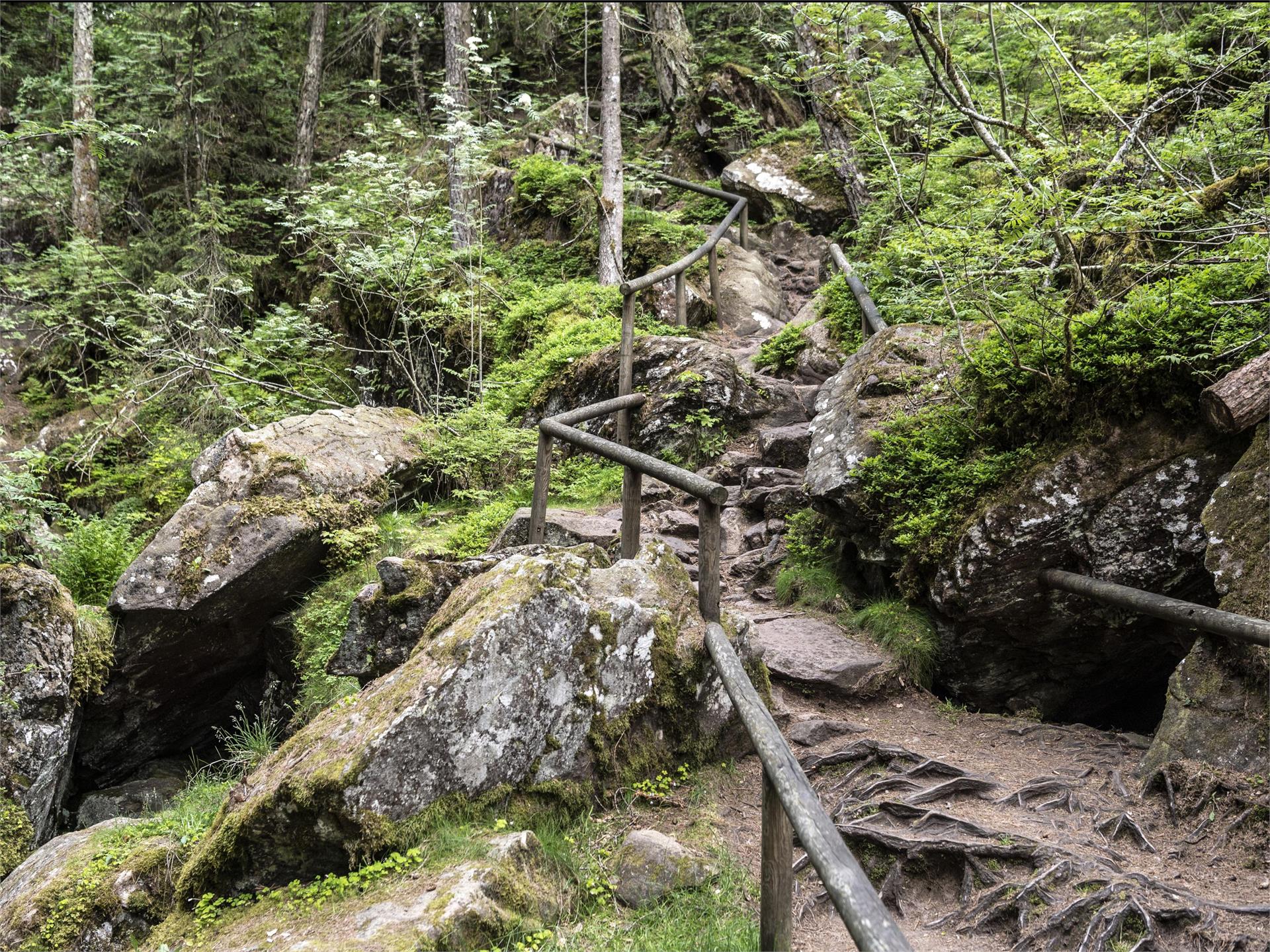 Hiking tour along the ice caves Kaltern an der Weinstraße/Caldaro sulla Strada del Vino 7 suedtirol.info