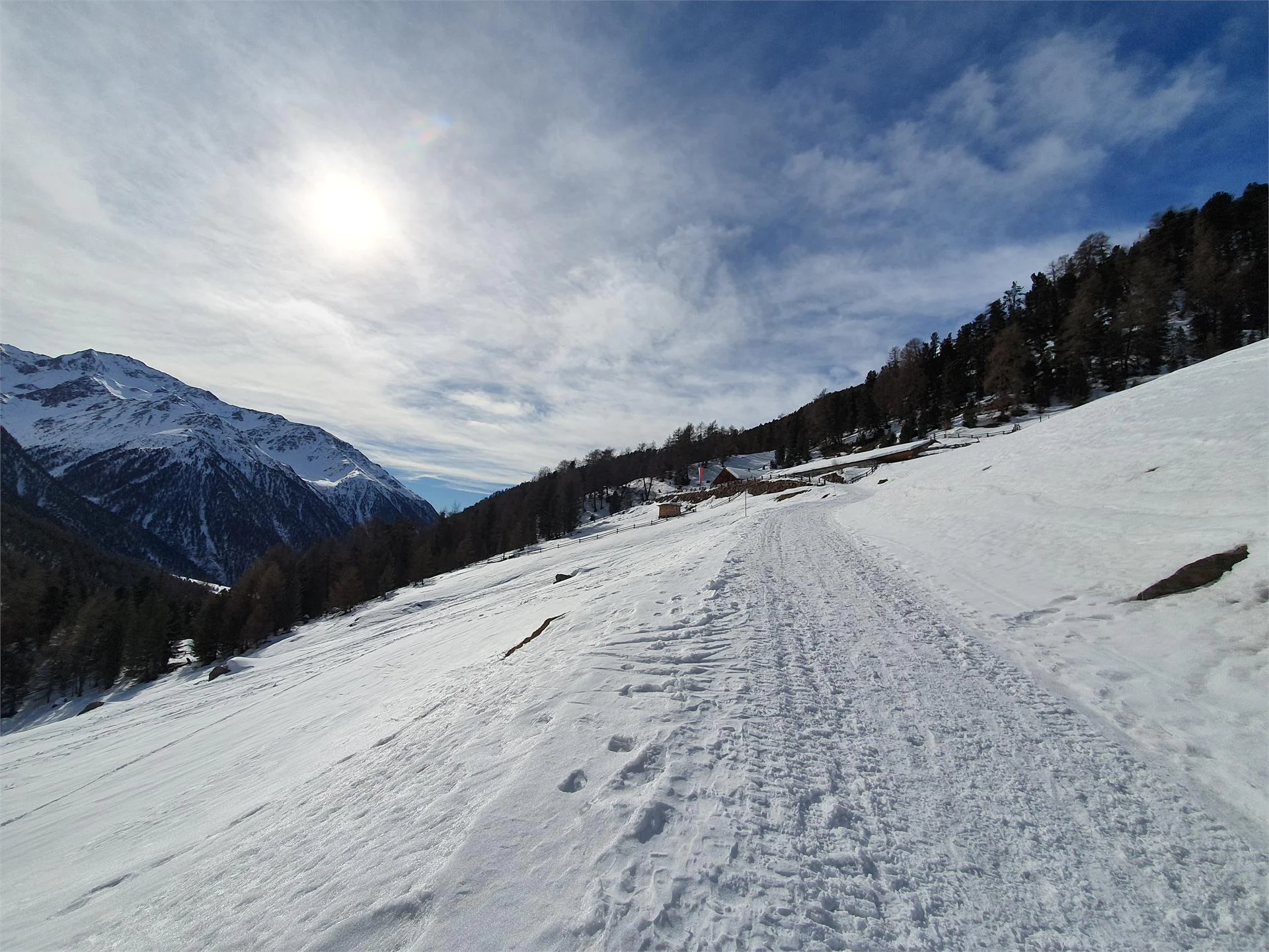 Escursione invernale e divertimento con lo slittino nella Val di Mazia Malles 1 suedtirol.info
