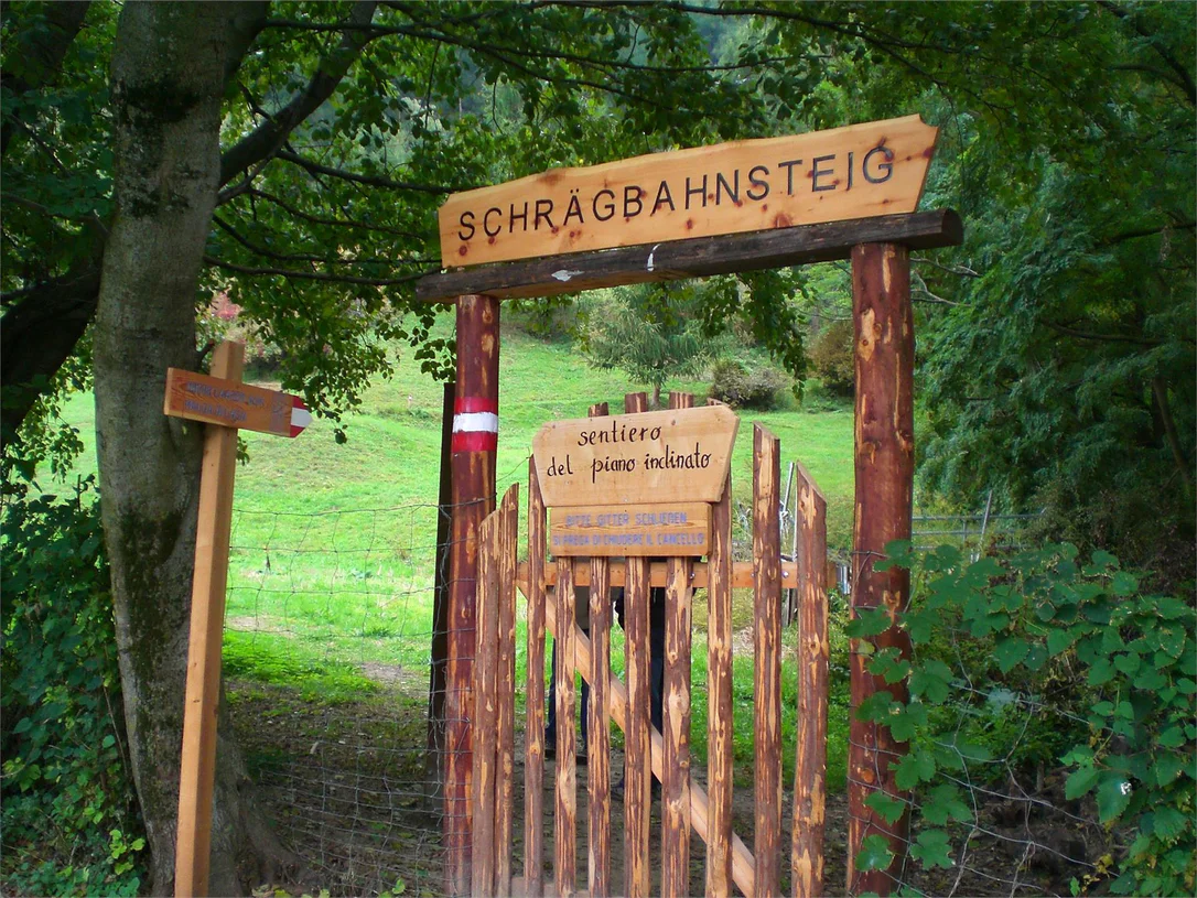 Wanderung entlang des Laaser Marmorweg - Schrägbahnsteig