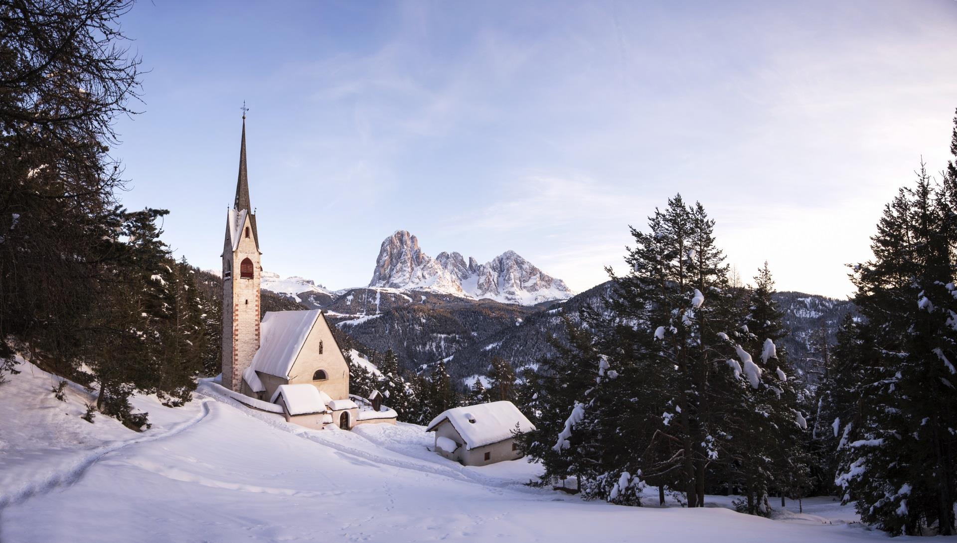 Winter hike to the St. Jacobs church Urtijëi/Ortisei 1 suedtirol.info