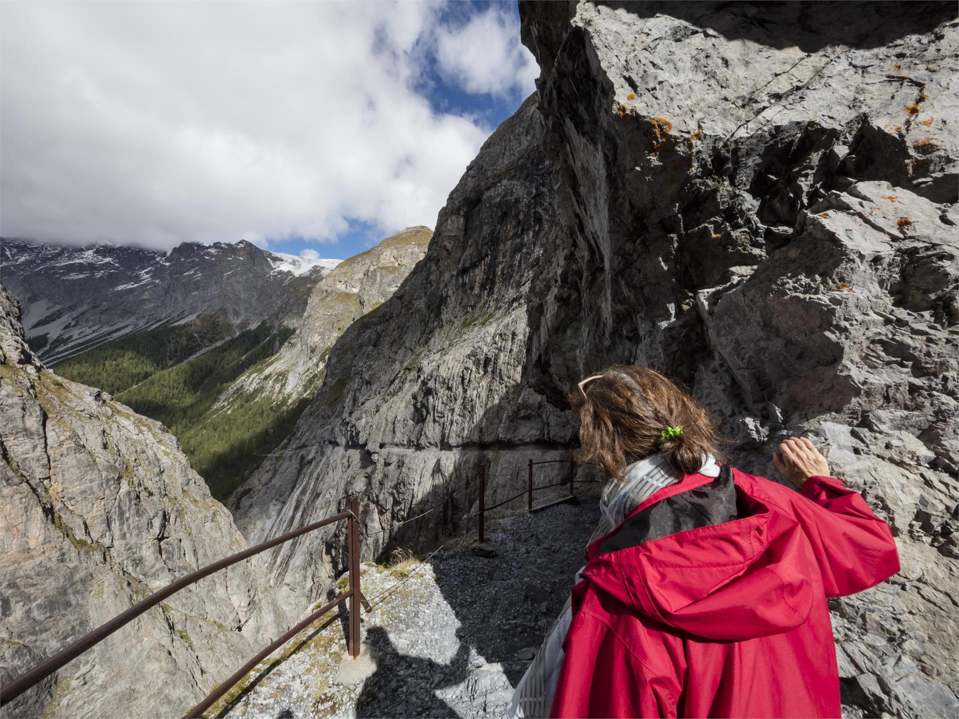 Escursione lungo la gola d’Uina - Sulle tracce del contrabbando Malles 1 suedtirol.info