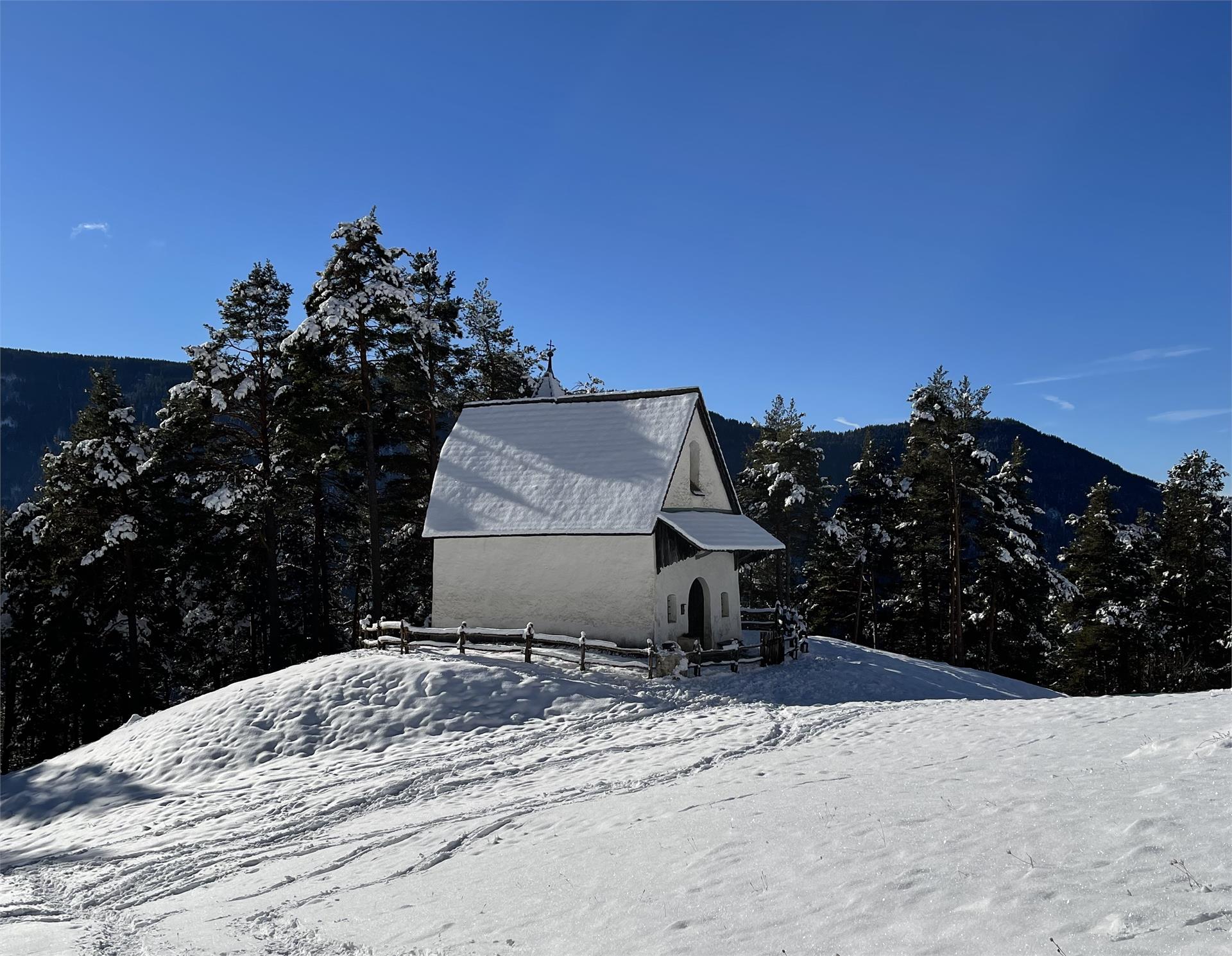 Winterwanderung zum Wuhnleger und zur St. Sebastian Kapelle Tiers am Rosengarten 4 suedtirol.info