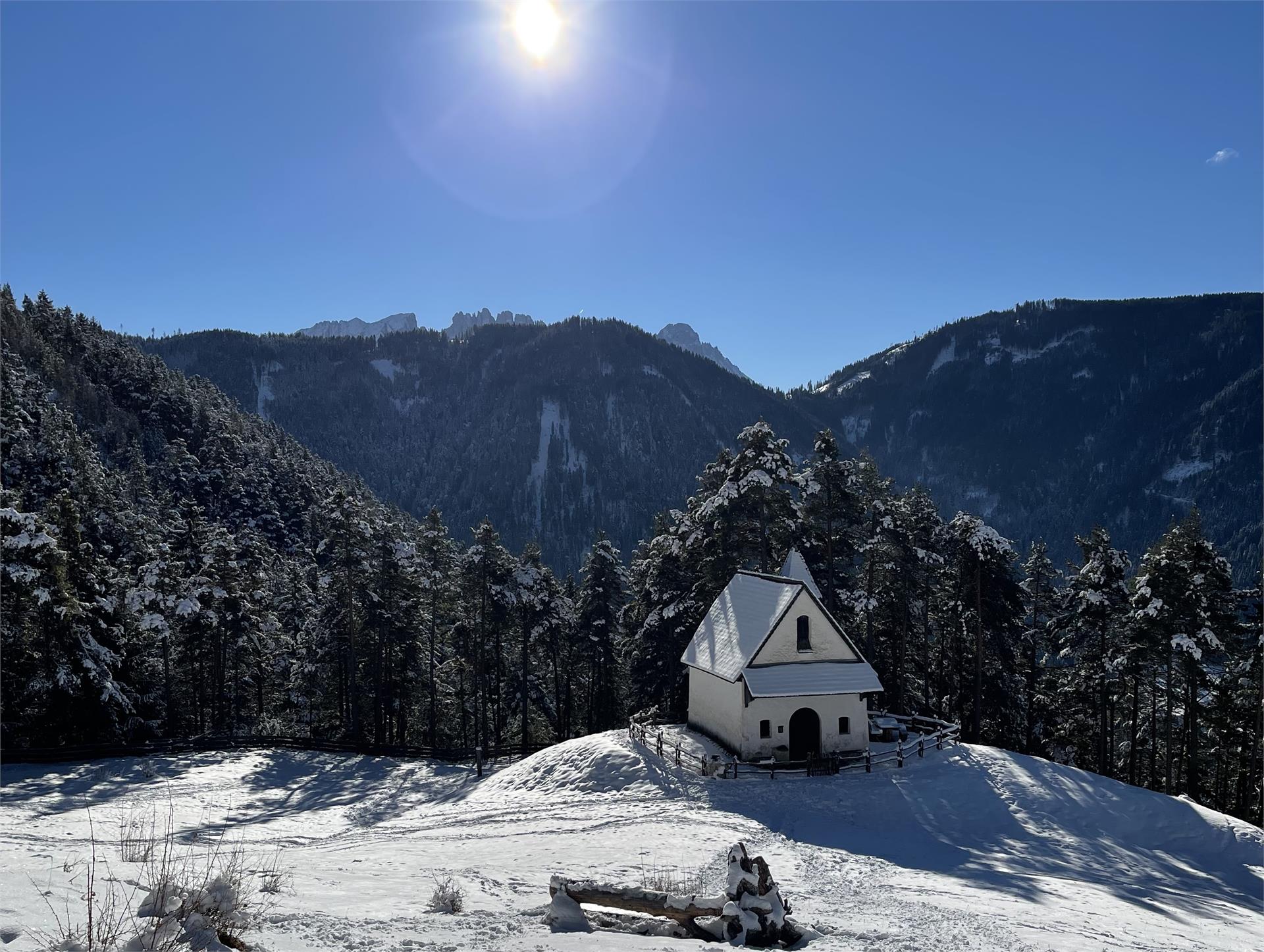 Winterwanderung zum Wuhnleger und zur St. Sebastian Kapelle Tiers am Rosengarten 1 suedtirol.info