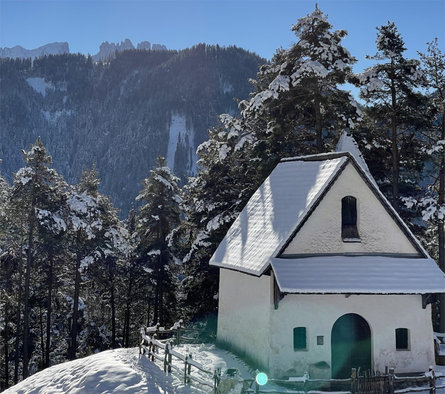 Winterwanderung zum Wuhnleger und zur St. Sebastian Kapelle Tiers am Rosengarten 3 suedtirol.info