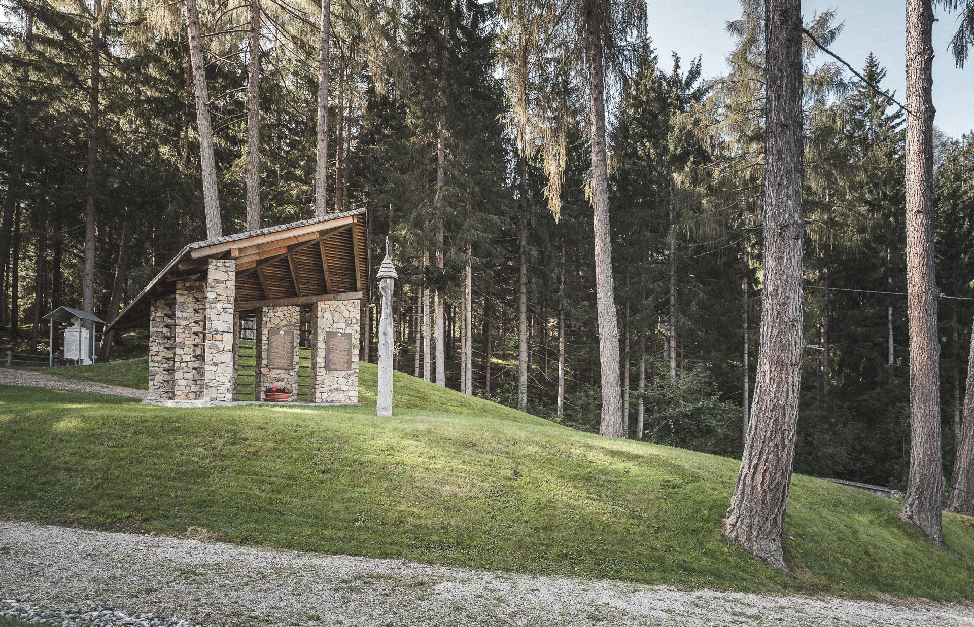 Escursione: Cimitero dei soldati "Burg" - Capella del bosco - Sesto Sesto 1 suedtirol.info