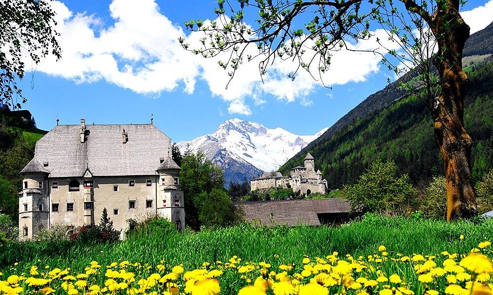Neumelans e Castel Taufers