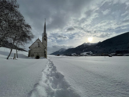 Winterwanderung: Niederdorf - Moosweg "Mooskirche" - Niederdorf Niederdorf 1 suedtirol.info
