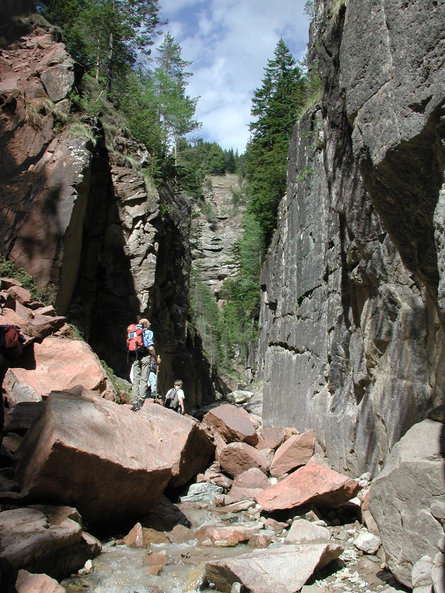 Hike through the Bletterbachschlucht Gorge Deutschnofen/Nova Ponente 1 suedtirol.info