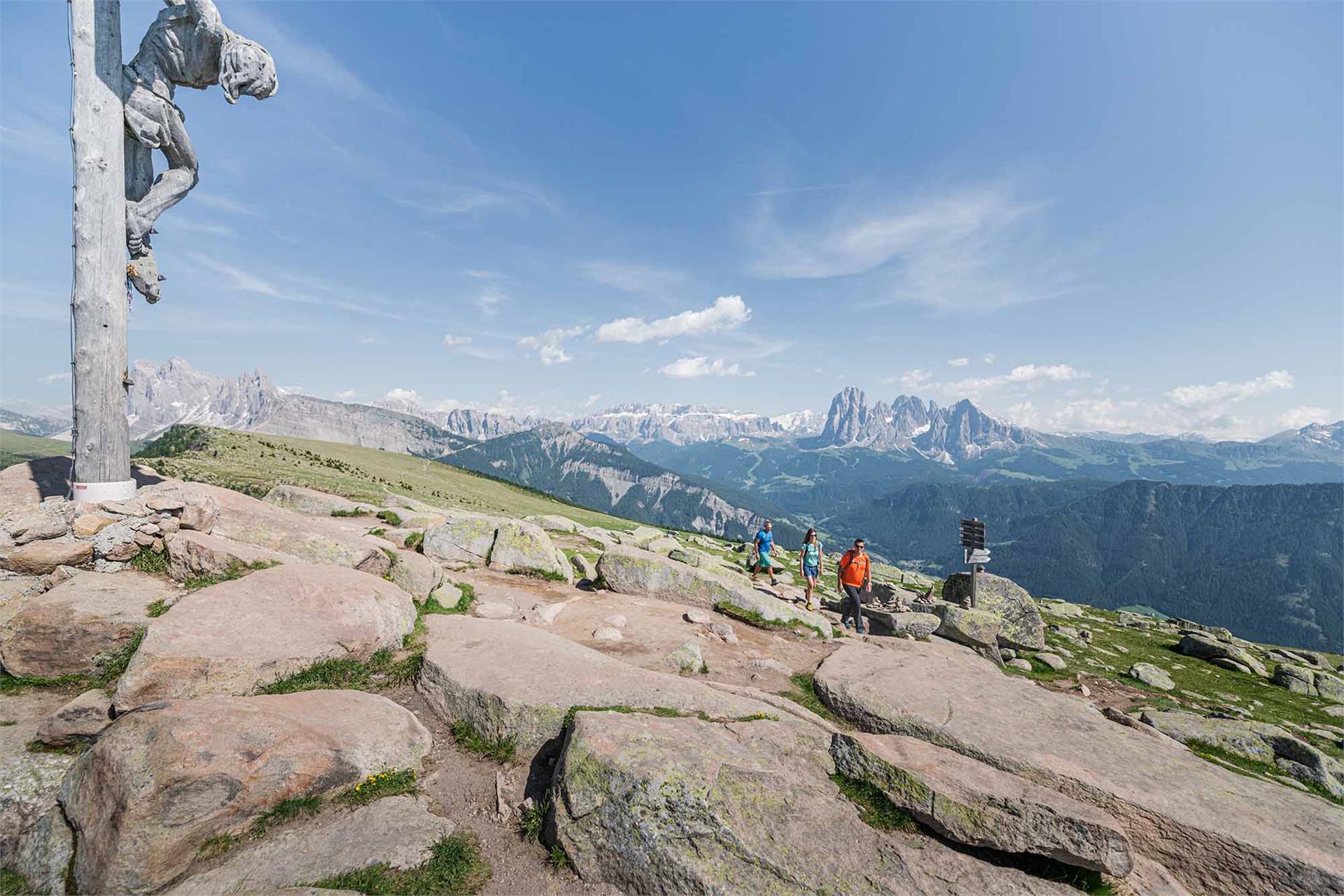 Hike from the Holy Cross Chapel to Brogles Urtijëi/Ortisei 3 suedtirol.info