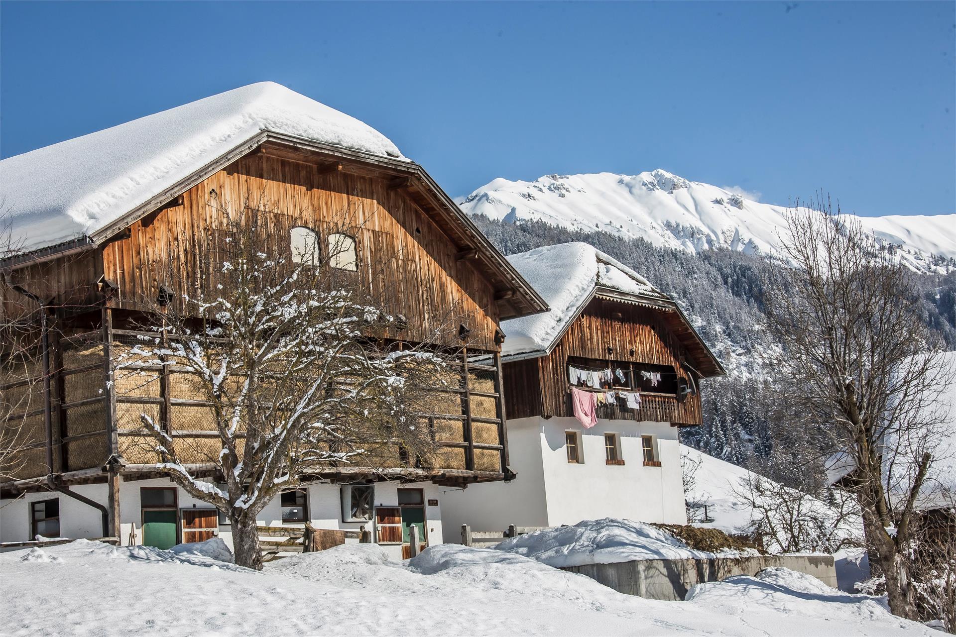 Escursione invernale tra i masi ladini a La Val La Val 2 suedtirol.info