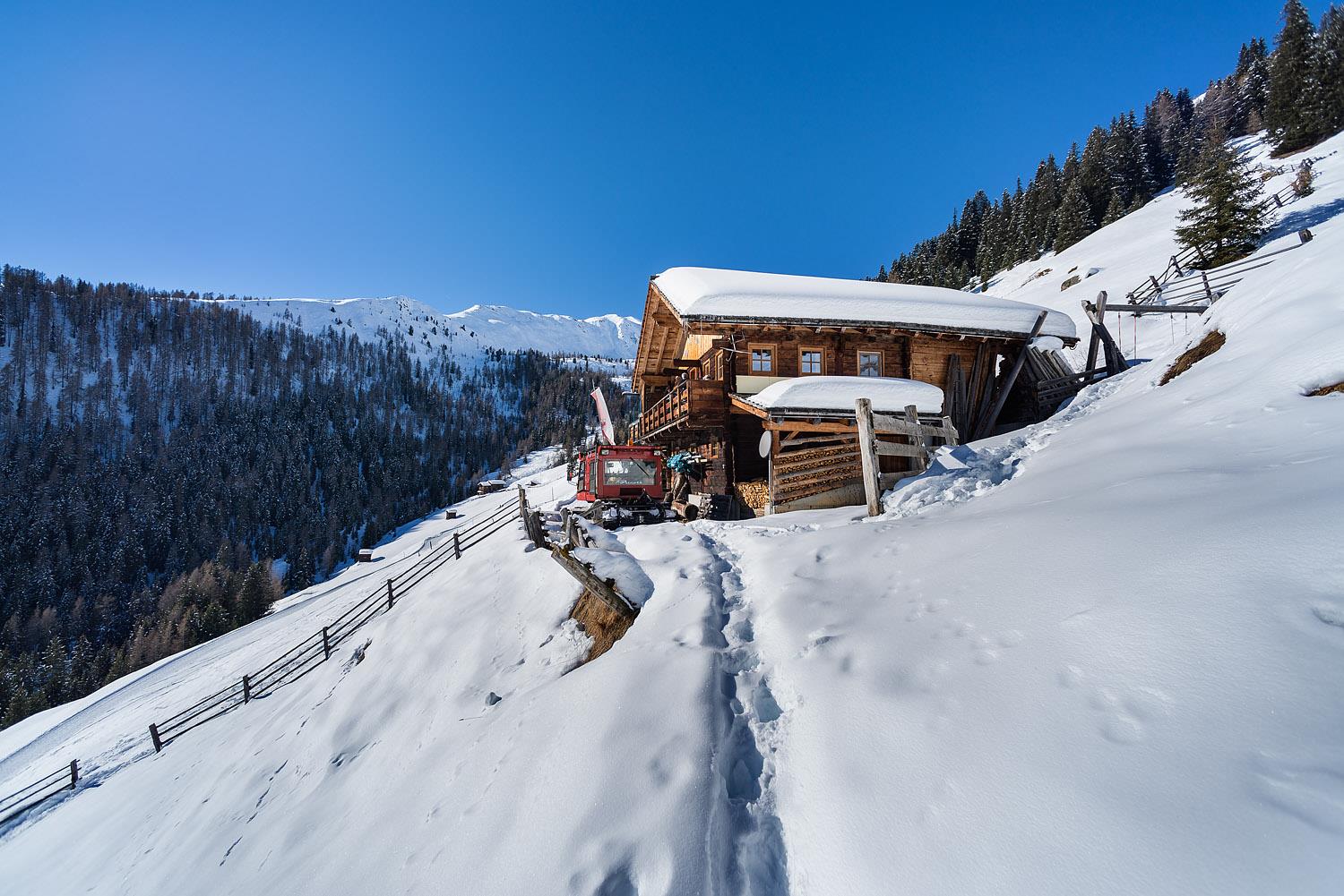 Winter hiking: The Aschtalm hut in the Val Casies Valley (1950m) Gsies/Valle di Casies 1 suedtirol.info