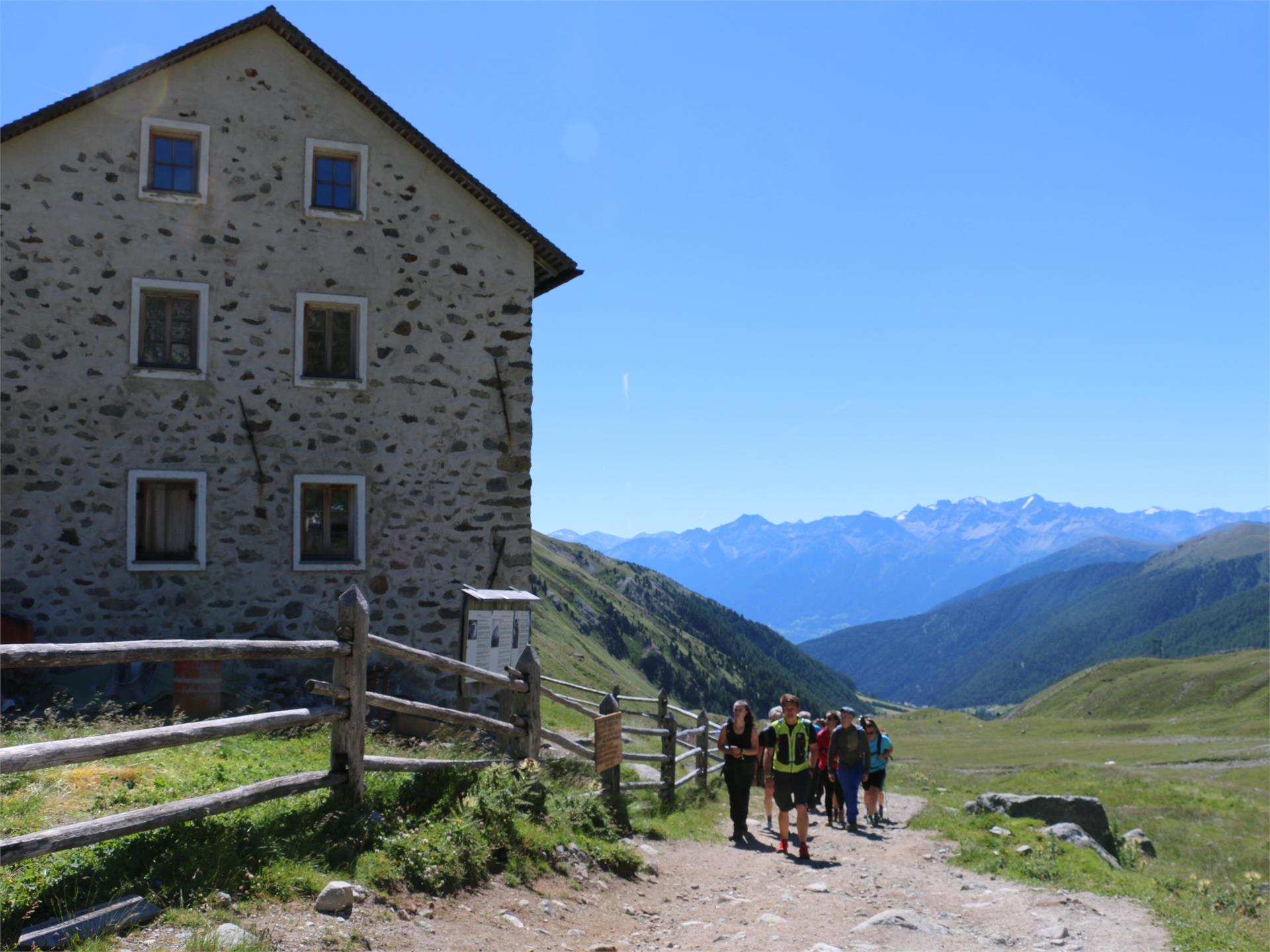 Escursione a lunga distanza 4a tappa: Rifugio Sesvenna - Malles Malles 1 suedtirol.info