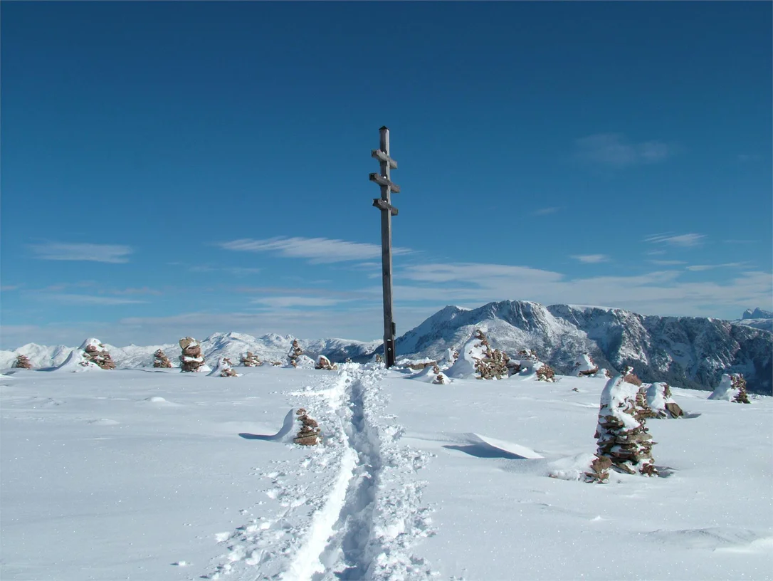 Winter Hike to the Stone Men