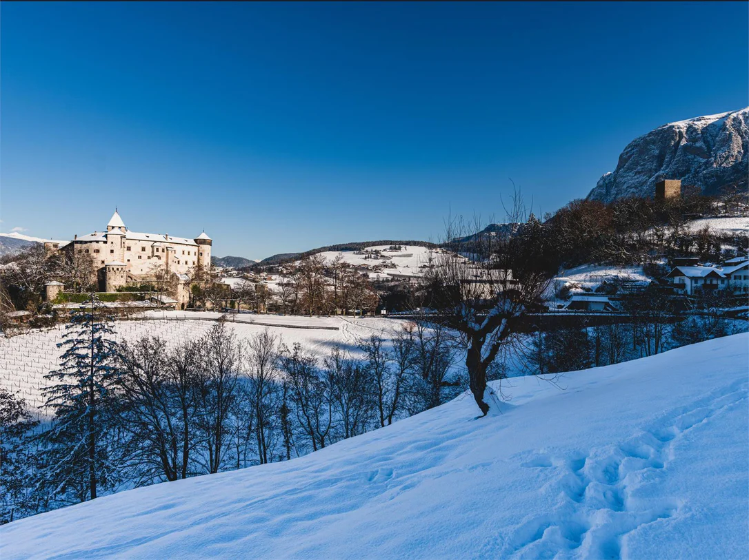 Winter hike on the Völser Aicha farm trail