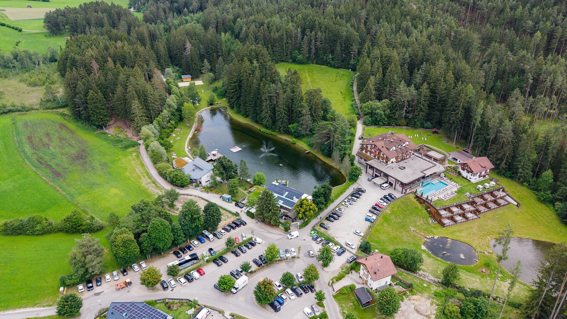 Hike from Kiens/Chienes to Issinger Weiher/Lago d’Issengo - Dolomites Region Kronplatz/Plan de Corones - #1 - suedtirol.info