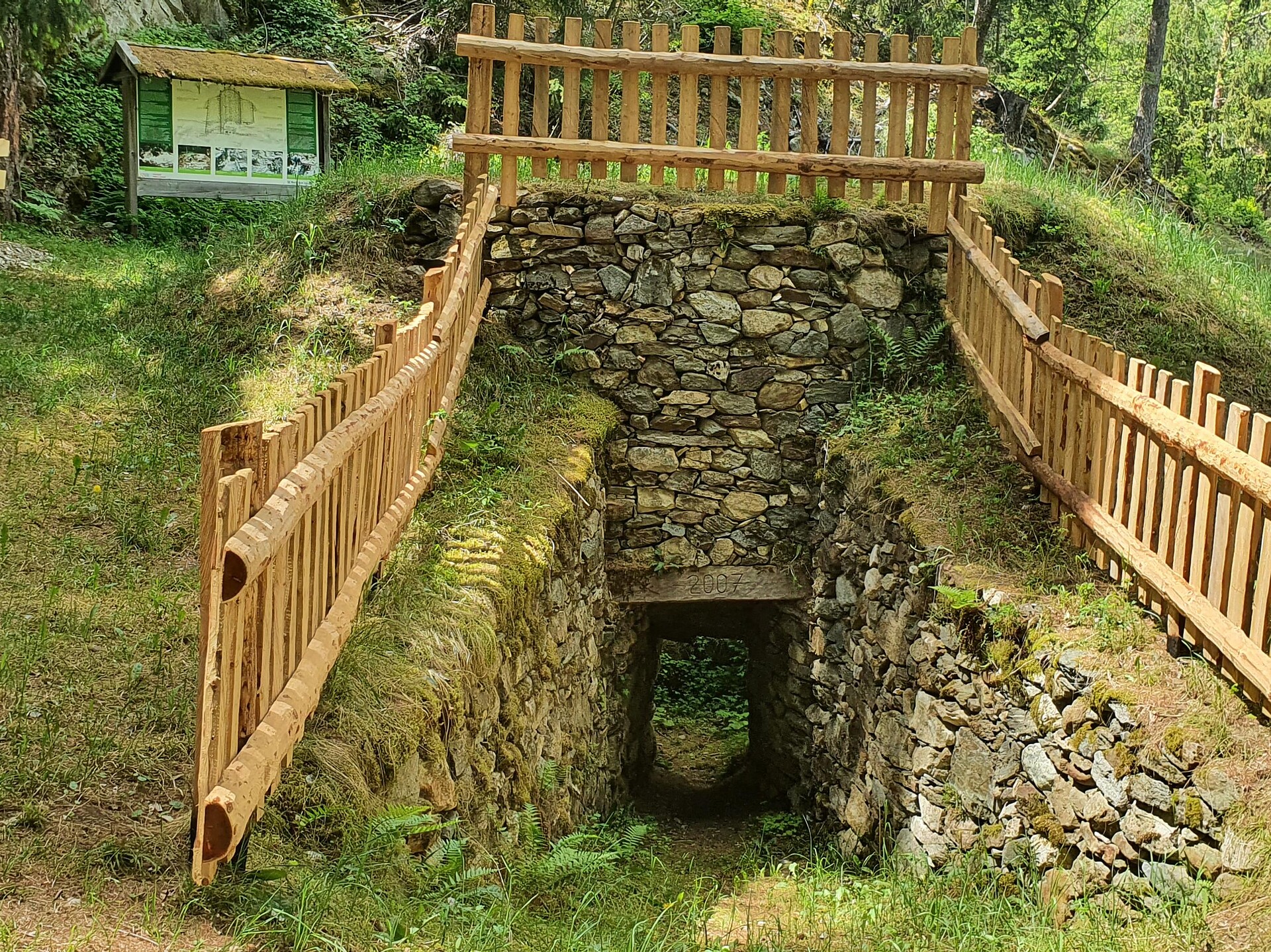 Wandertipp 2: Am Kalkofenweg Kastelbell-Tschars 1 suedtirol.info