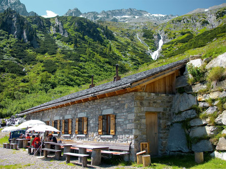 Hiking tour to the Daimeralm hut Sand in Taufers/Campo Tures 1 suedtirol.info