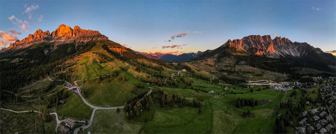 Hike from the village of Carezza to Passo Costalunga