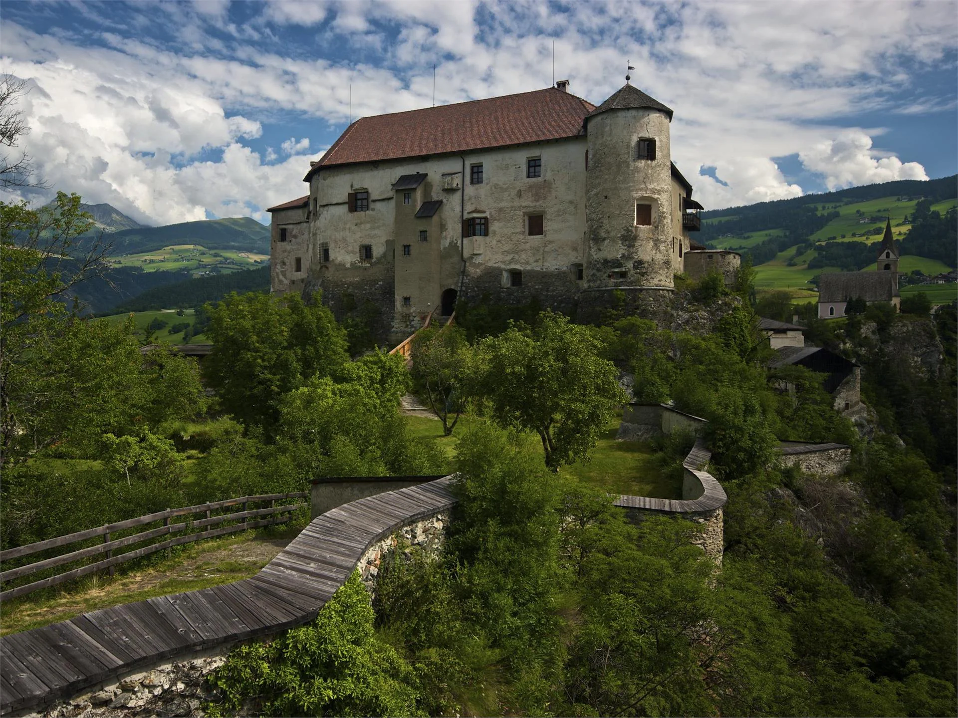 Zum Aussichtpunkt Waldertor Natz-Schabs 1 suedtirol.info