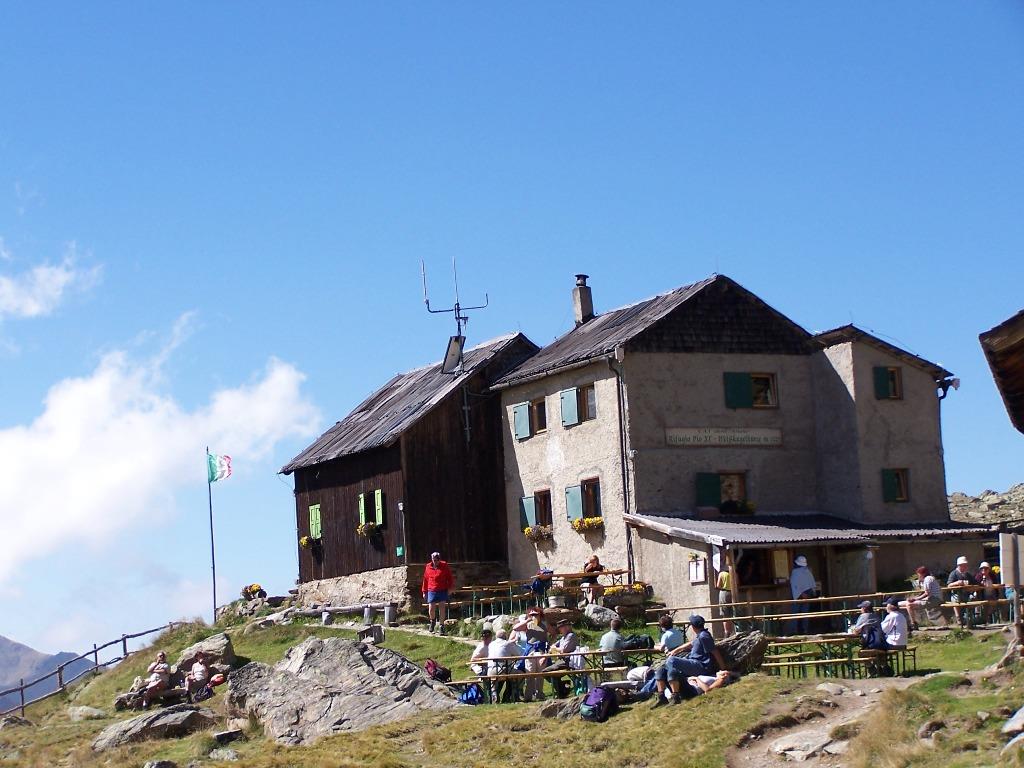 Escursione in montagna al Rifugio Pio XI. lungo il sentiero didattico sul ghiacciaio Palla Bianca Curon Venosta 2 suedtirol.info