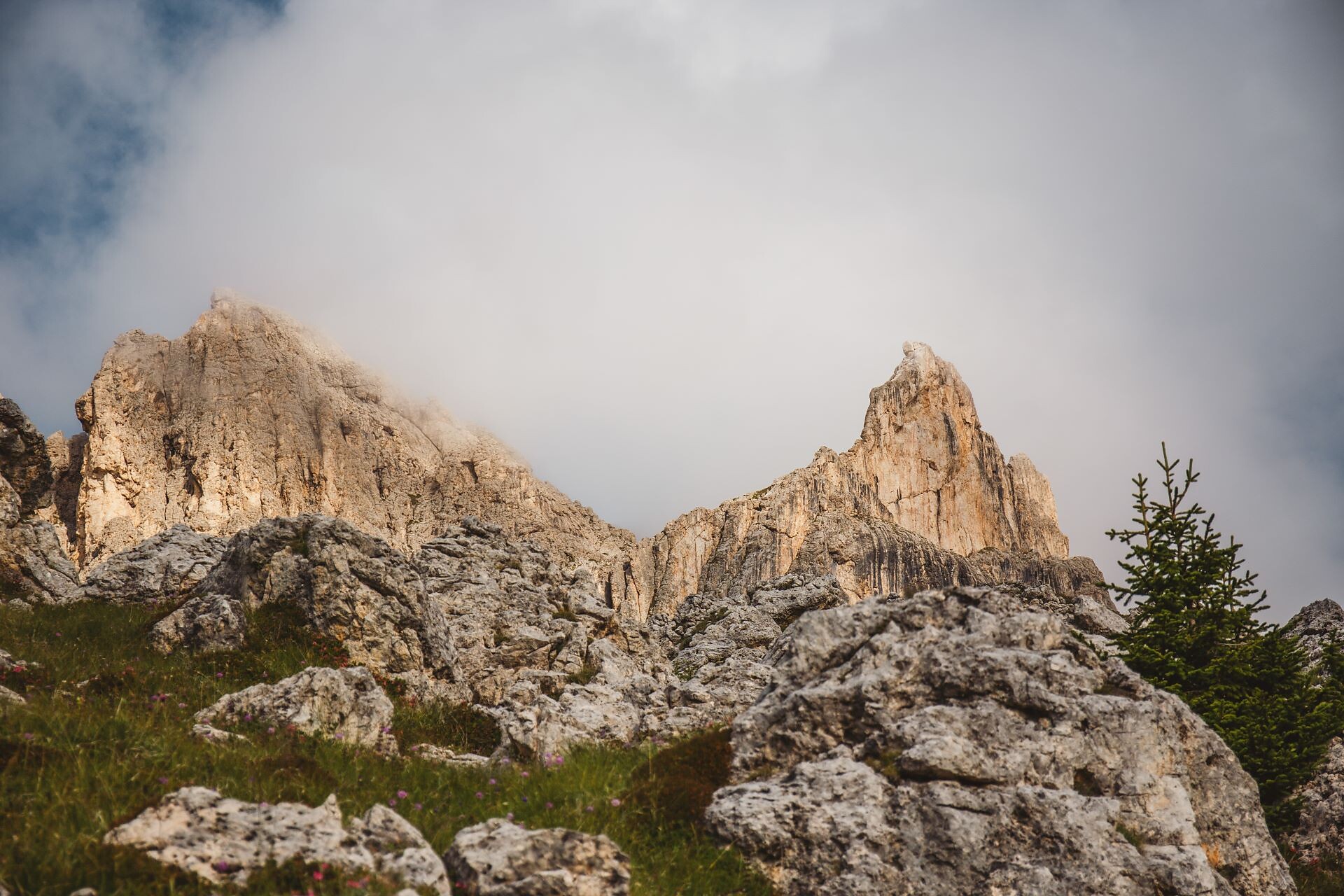 Rundwanderung vom Parkplatz Kaiserstein zum Christomannos Denkmal - Dolomitenregion Eggental - #4 - suedtirol.info