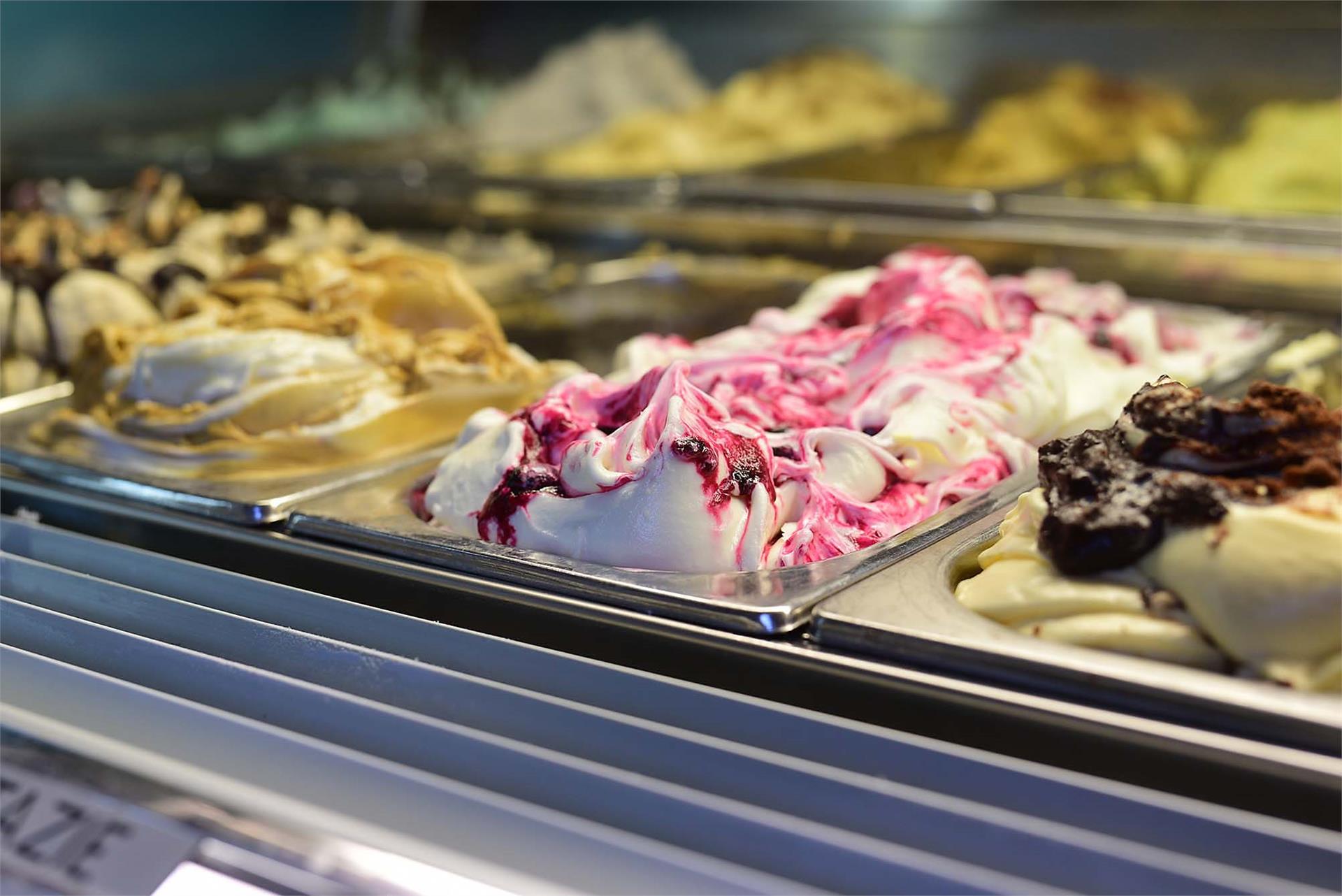 Anny - gelateria Scena 3 suedtirol.info