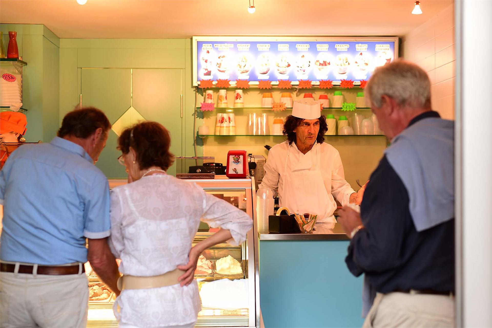 Anny - gelateria Scena 7 suedtirol.info