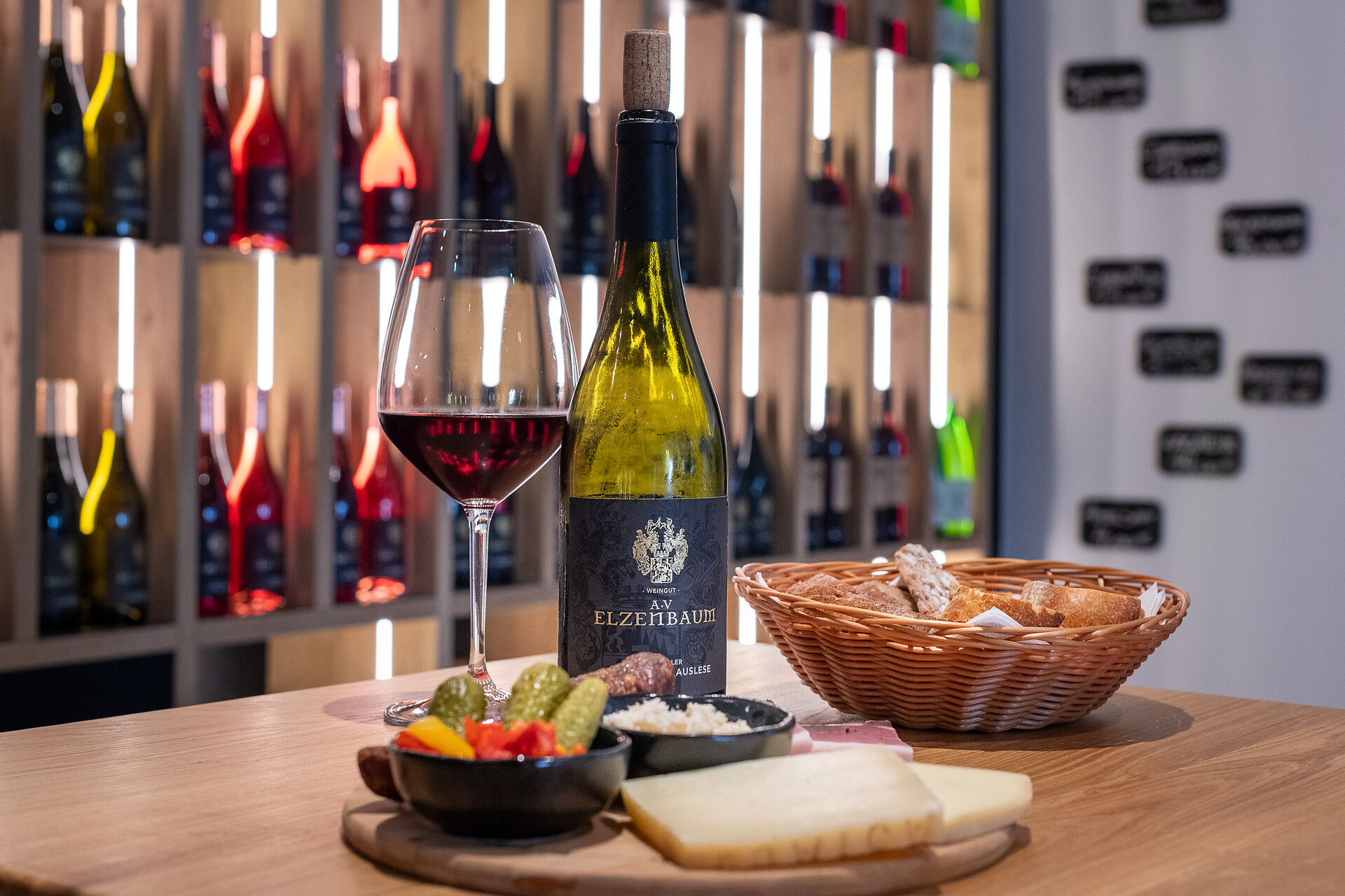 Ausschank A. von Elzenbaum - Südtiroler Weinstraße - #5 - suedtirol.info