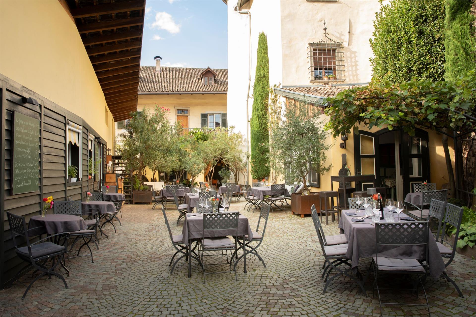 allegra Weinbar im Ansitz Schreckenstein Appiano sulla Strada del Vino 4 suedtirol.info