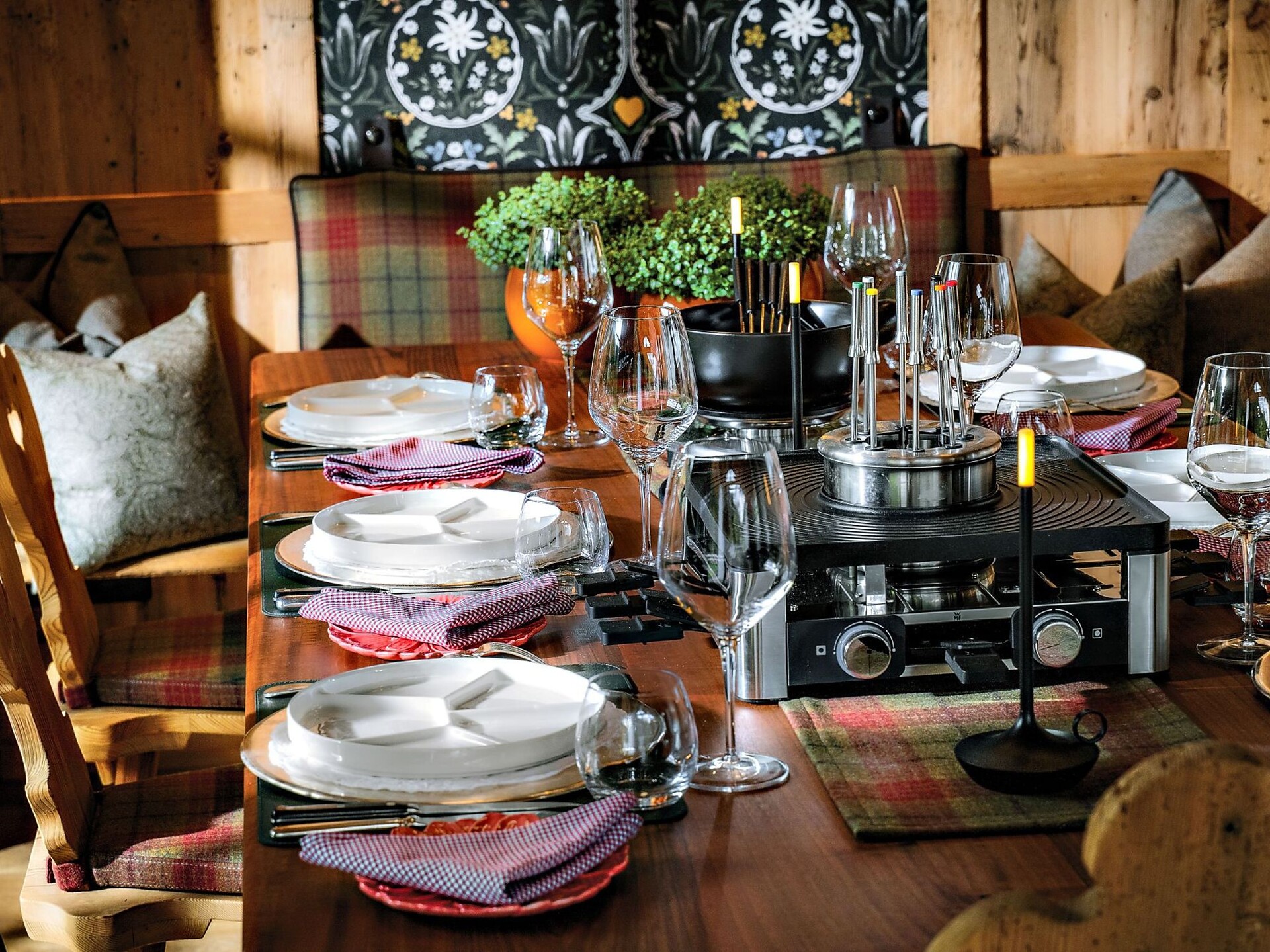 Alpenroyal Fondue Stube - Dolomites Region Val Gardena - #2 - suedtirol.info