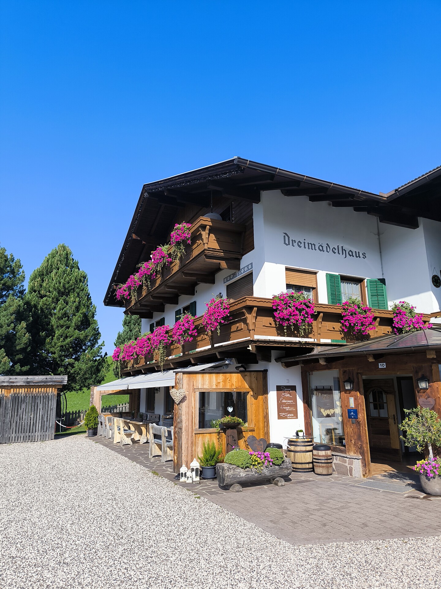 Bar Ristorante Pizzeria Dreimädelhaus - Regione dolomitica Luson Val di Funes - #1 - suedtirol.info