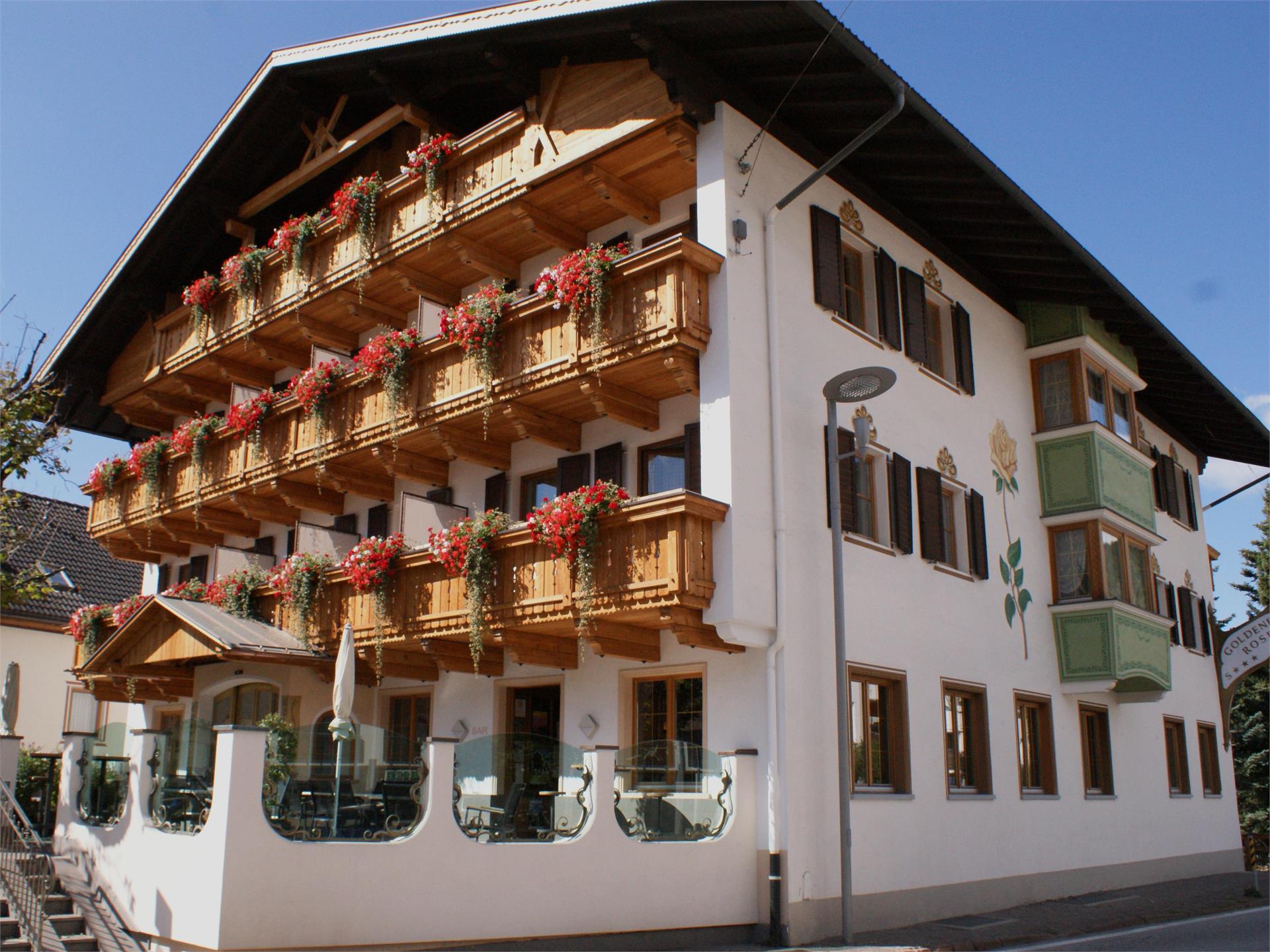 Bar Goldene Rose Monguelfo-Tesido 2 suedtirol.info
