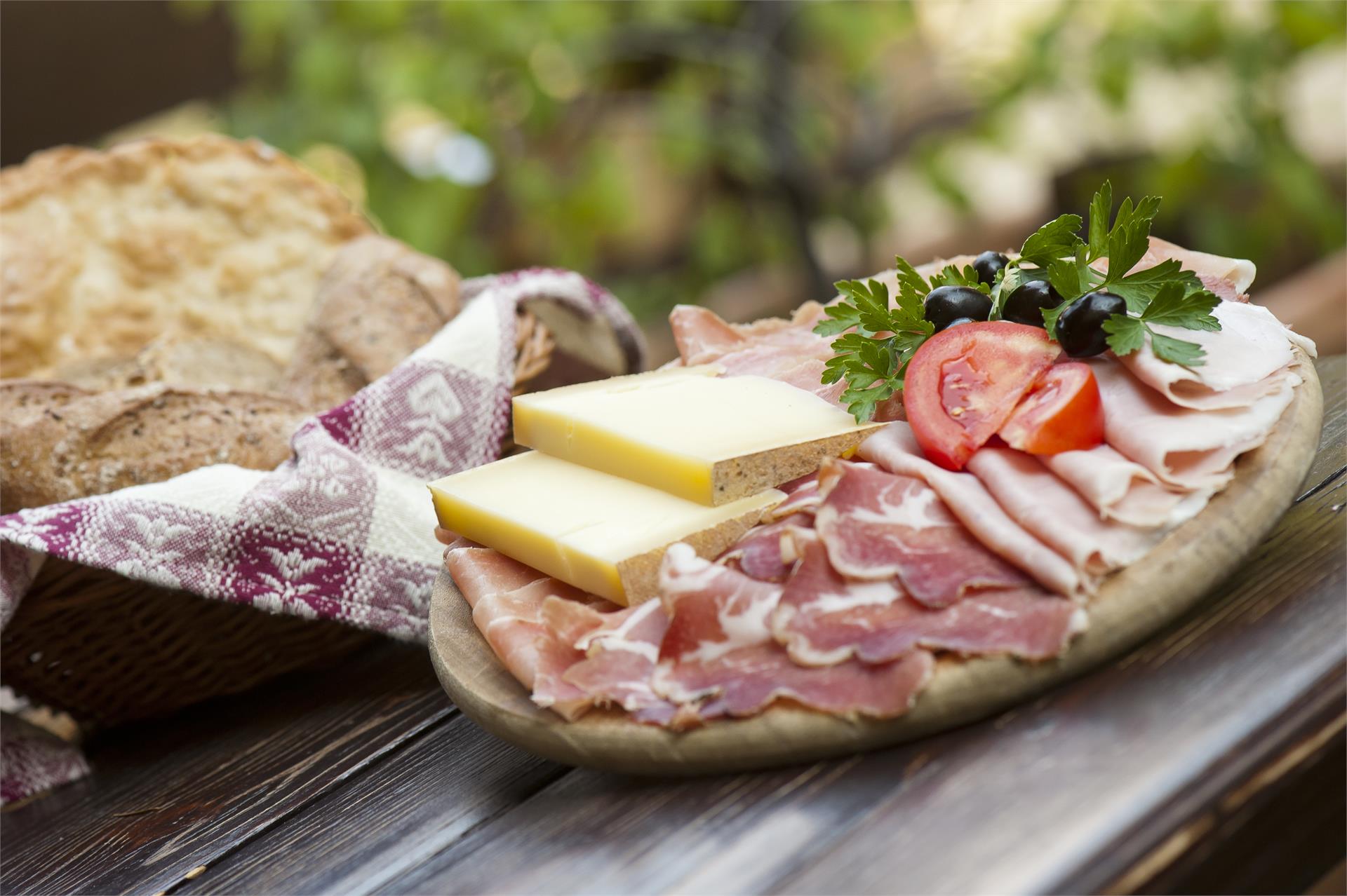 Locale tipico agrituristico Gamper Termeno sulla Strada del Vino 7 suedtirol.info