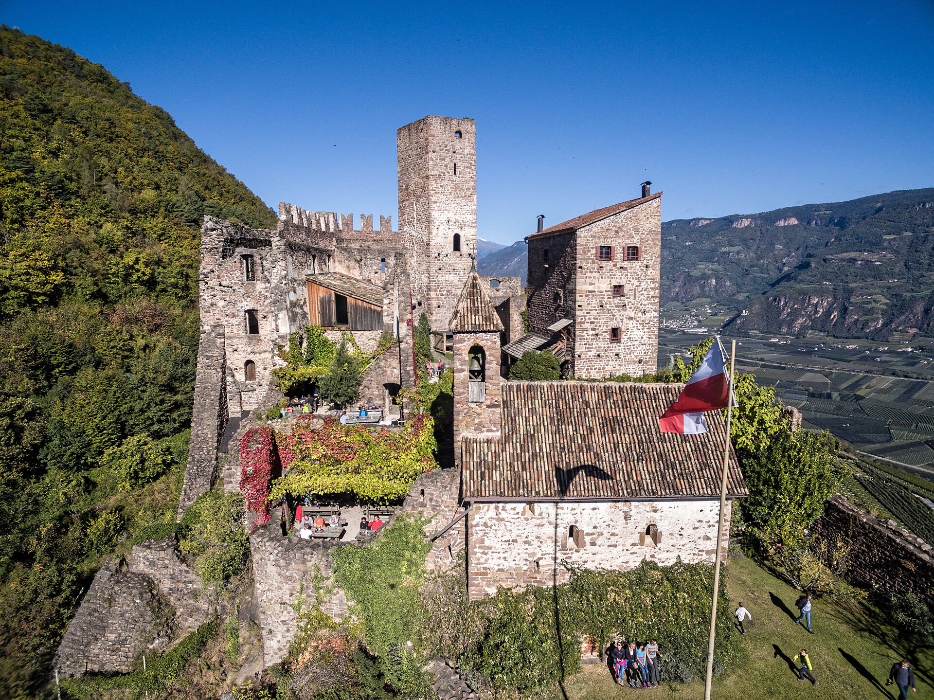 Burgschenke Hocheppan Eppan an der Weinstraße 1 suedtirol.info