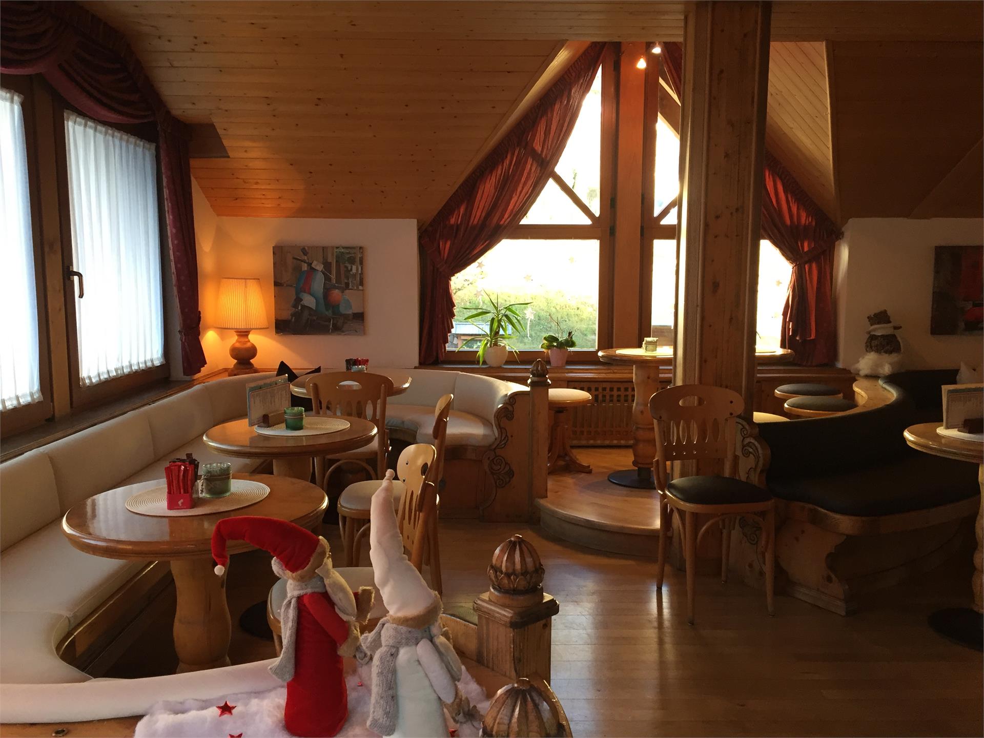 Bar Café 2000 S.Crestina Gherdëina/Santa Cristina Val Gardana 3 suedtirol.info