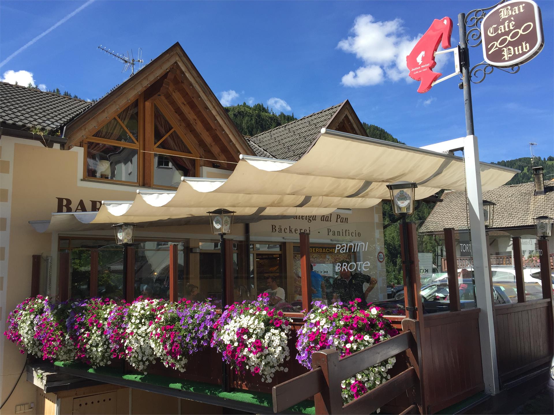 Bar Café 2000 S.Crestina Gherdëina/Santa Cristina Val Gardana 1 suedtirol.info