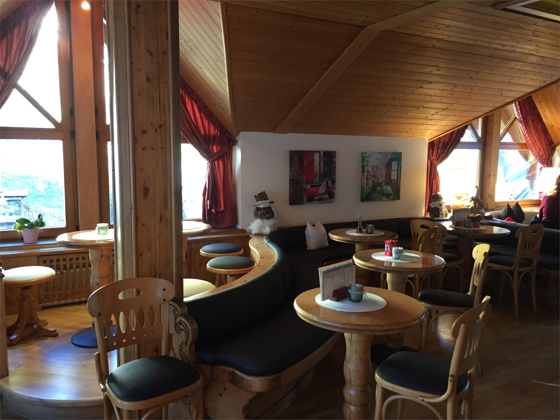 Bar Café 2000 S.Crestina Gherdëina/Santa Cristina Val Gardana 9 suedtirol.info