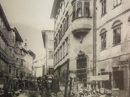 Tavola da montagna - servizio di piatti - pattinatori bianco e nero