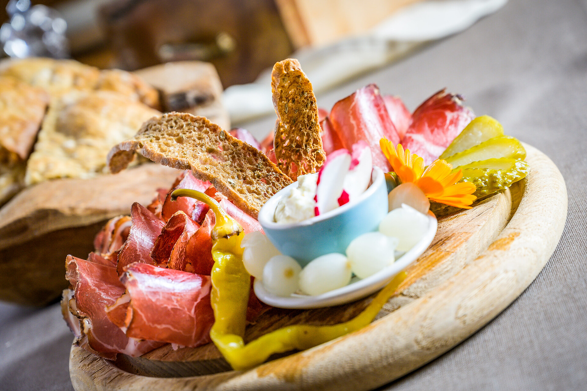 Speck sull'altipiano del Renon