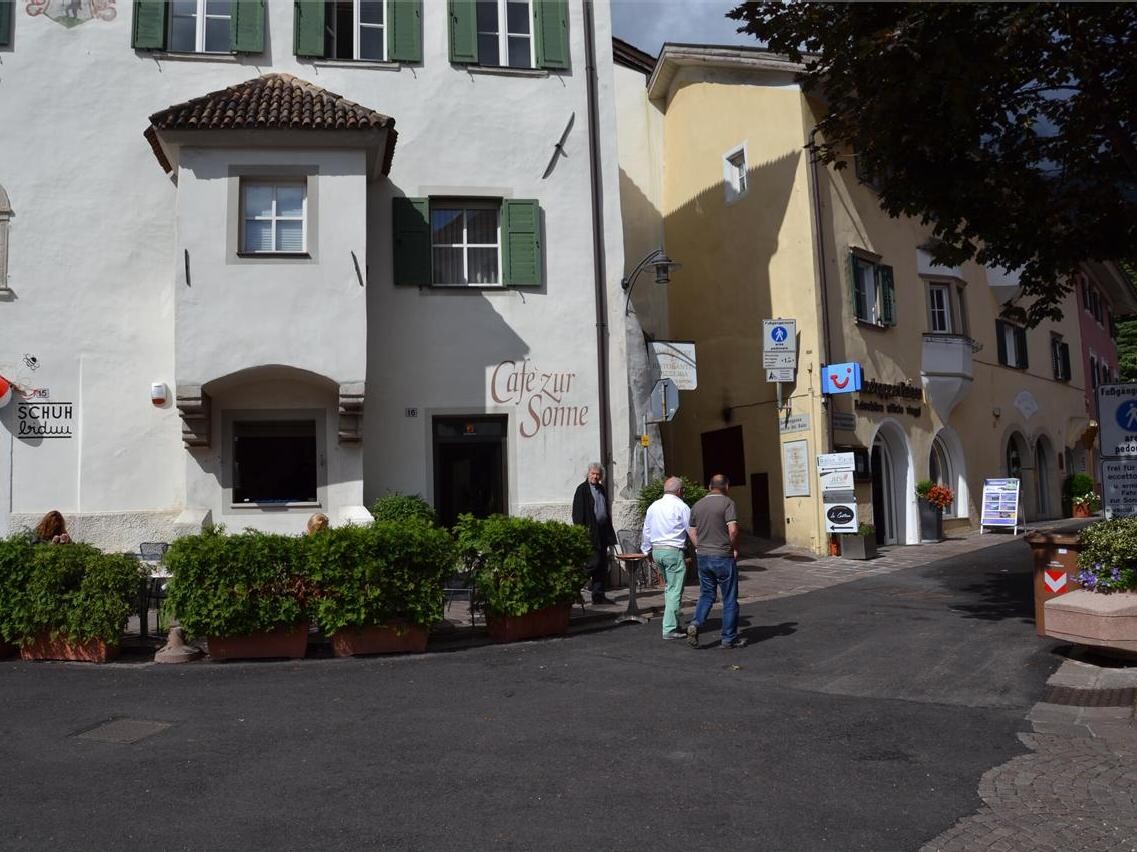 Cafe´ Zur Sonne Eppan an der Weinstaße/Appiano sulla Strada del Vino 1 suedtirol.info