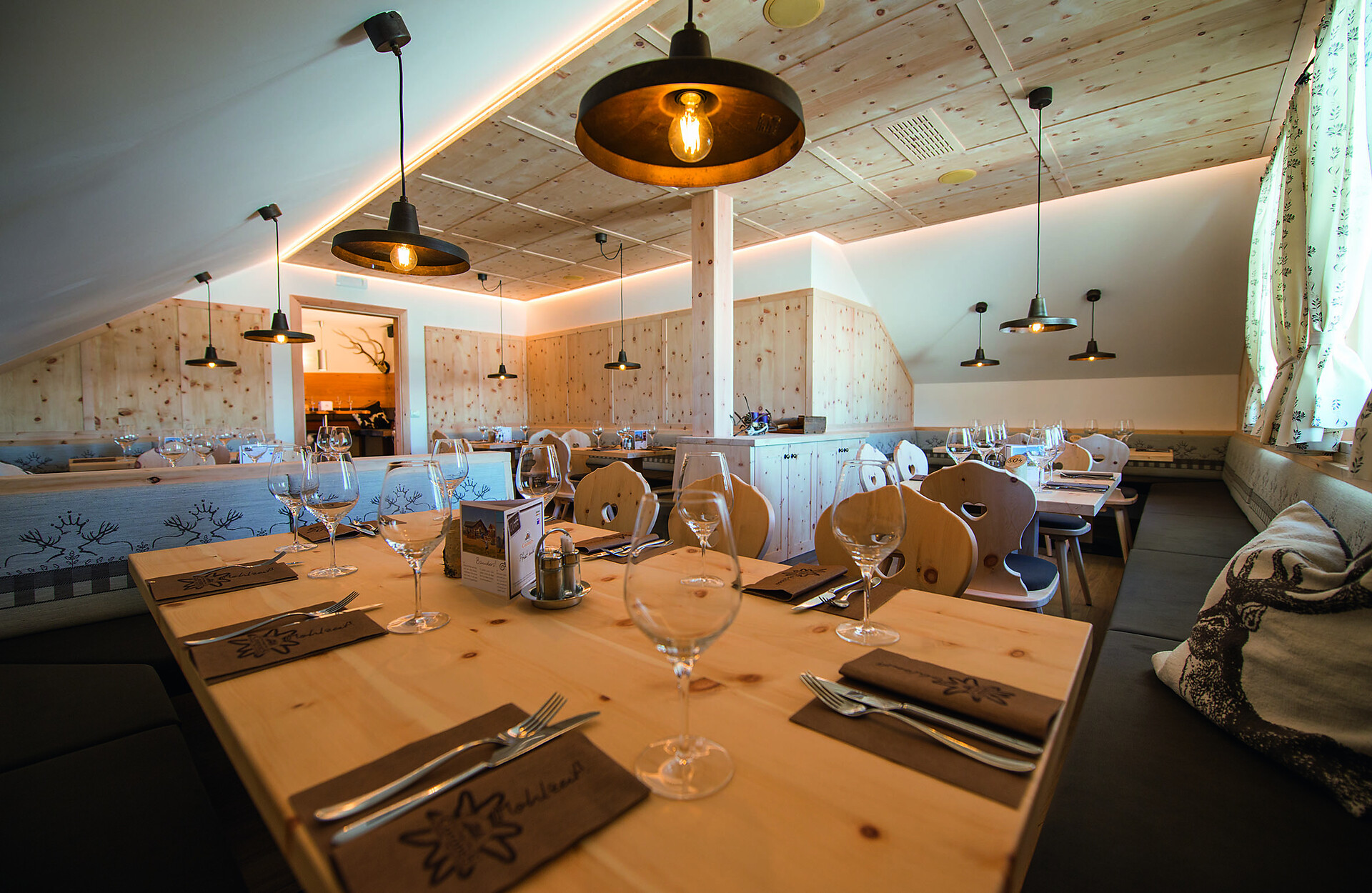 Corones Hut Al Plan/San Vigilio 6 suedtirol.info