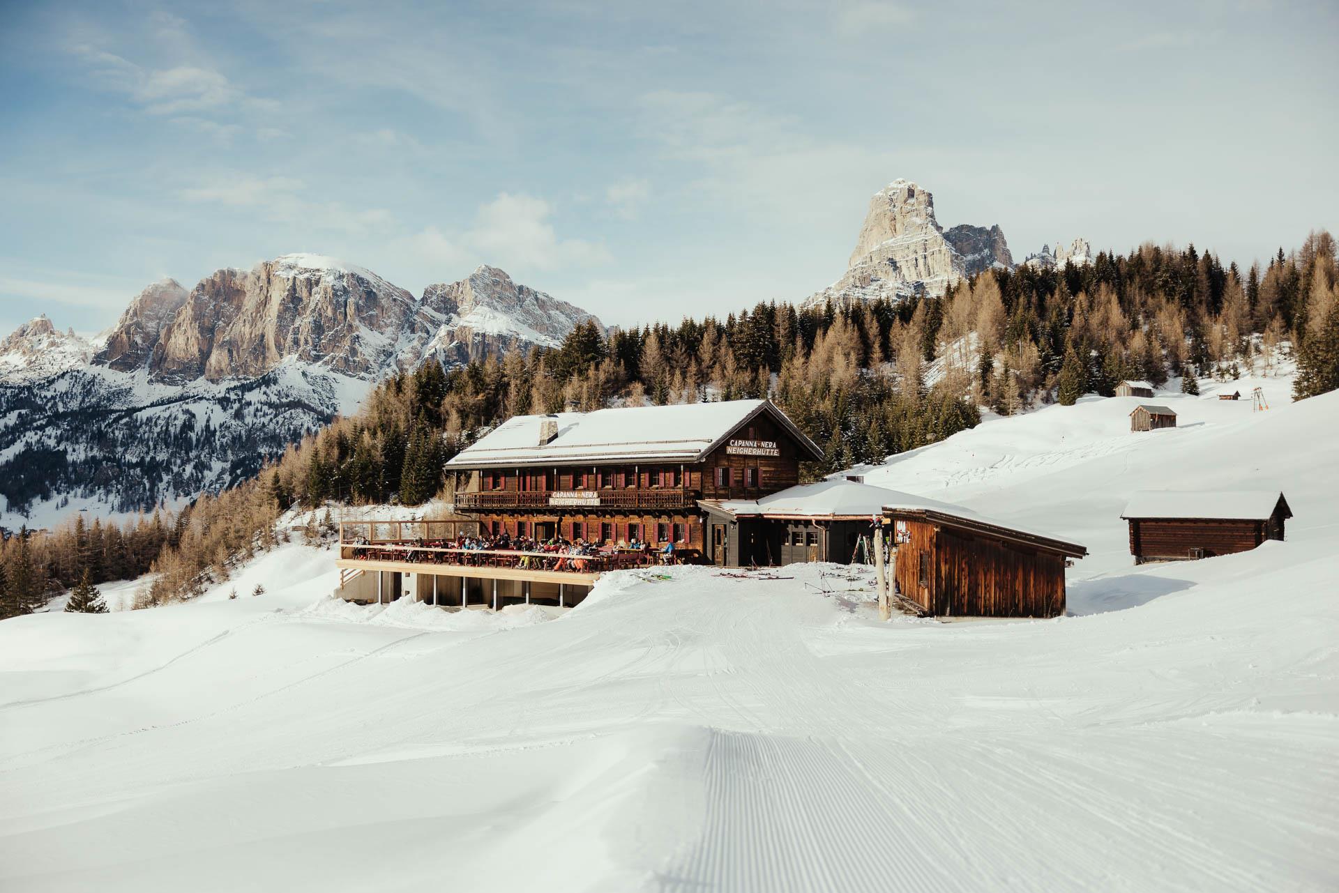 Rifugio Capanna Nera Corvara 1 suedtirol.info