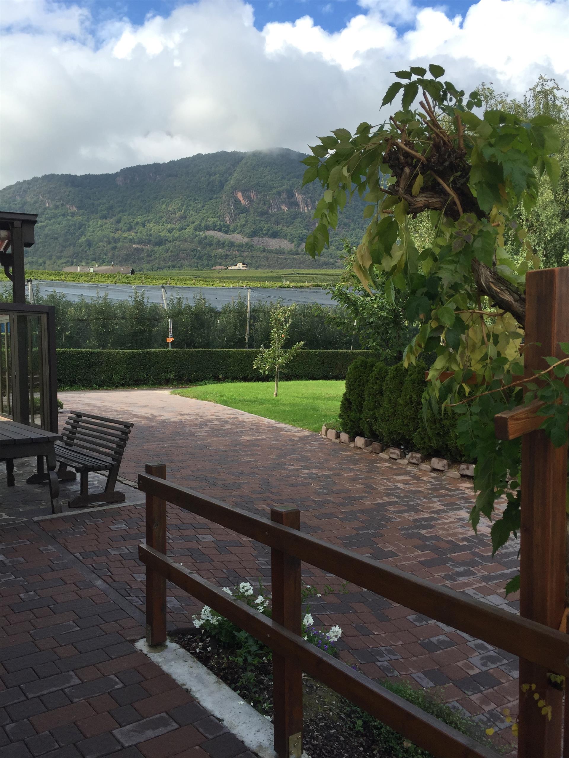 Christl im Loch Caldaro sulla Strada del Vino 14 suedtirol.info
