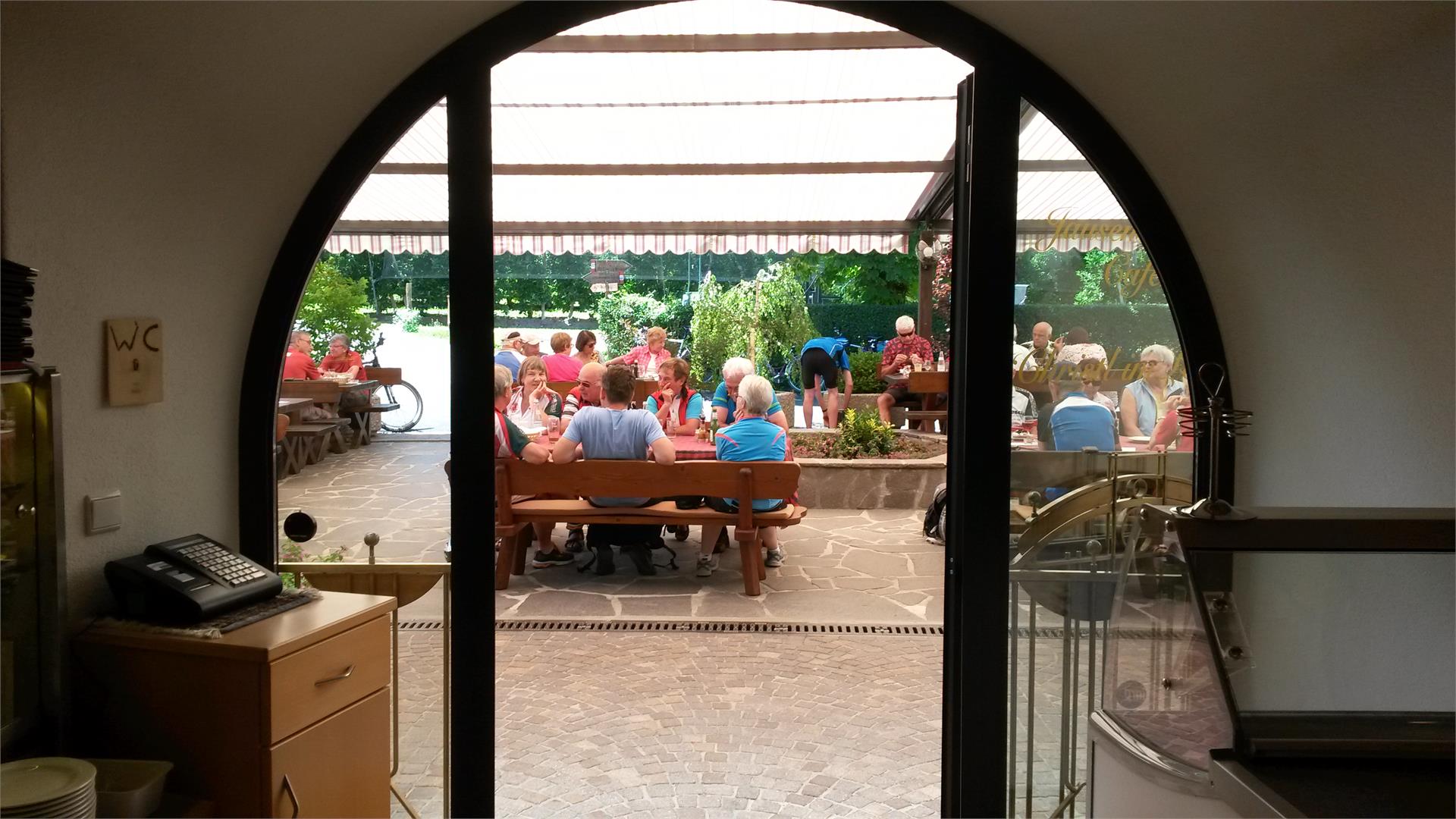 Christl im Loch Caldaro sulla Strada del Vino 17 suedtirol.info