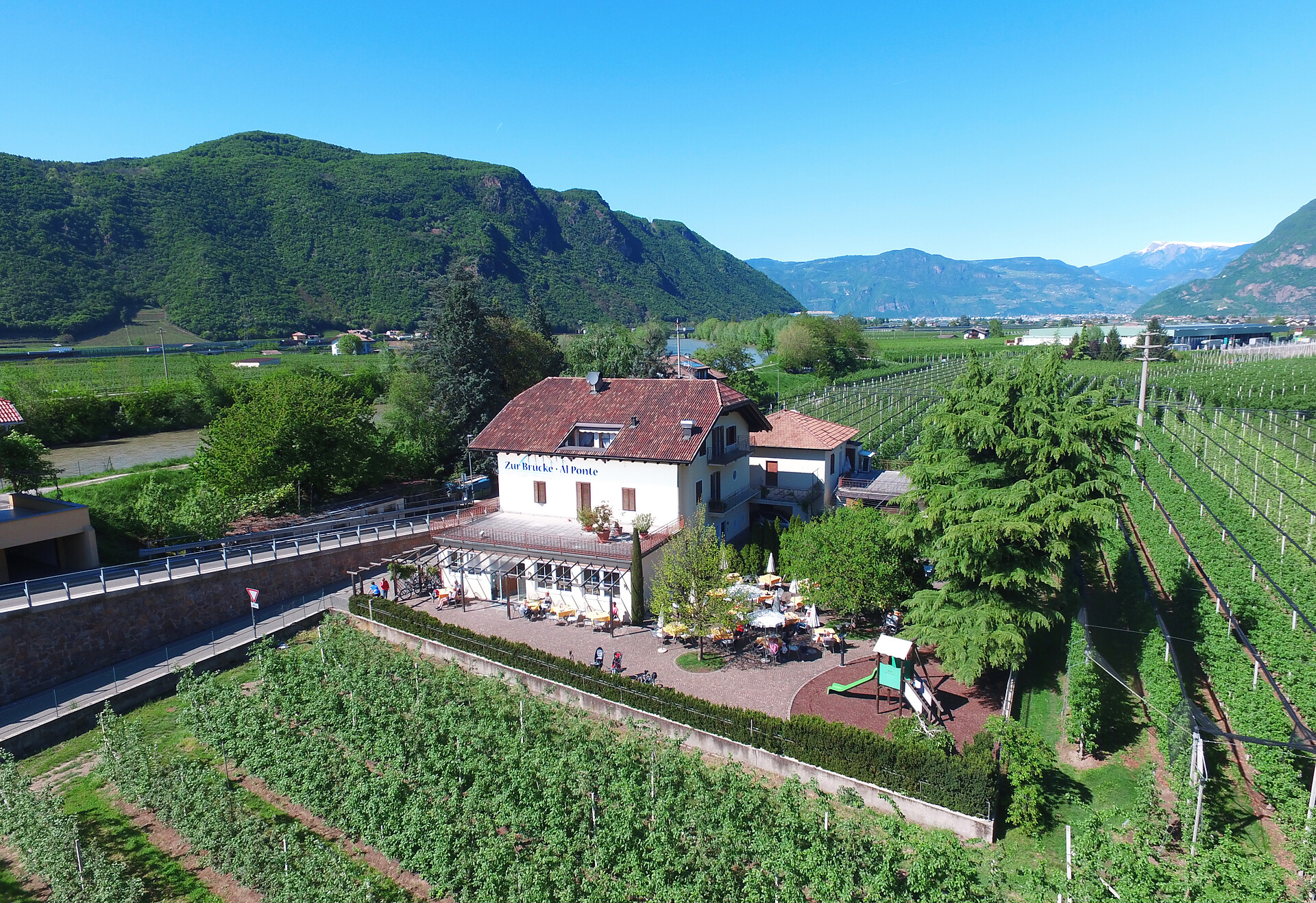 Zur Brücke